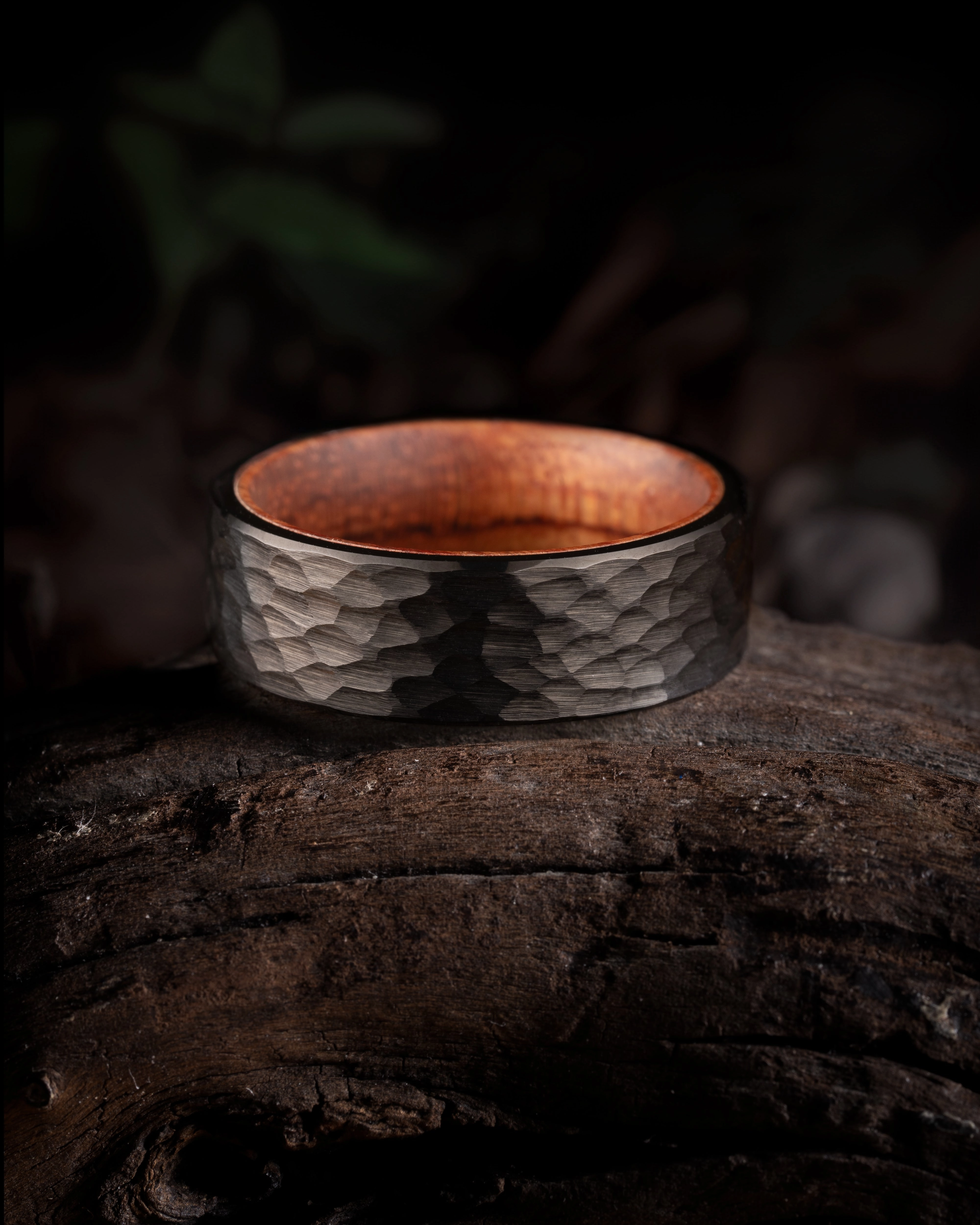 100S JEWELRY Black Hammered Finish Tungsten Rings For Men With Inner Rosewood Wedding Promise Band Size 6-16?? Postmodern Design Style Staple