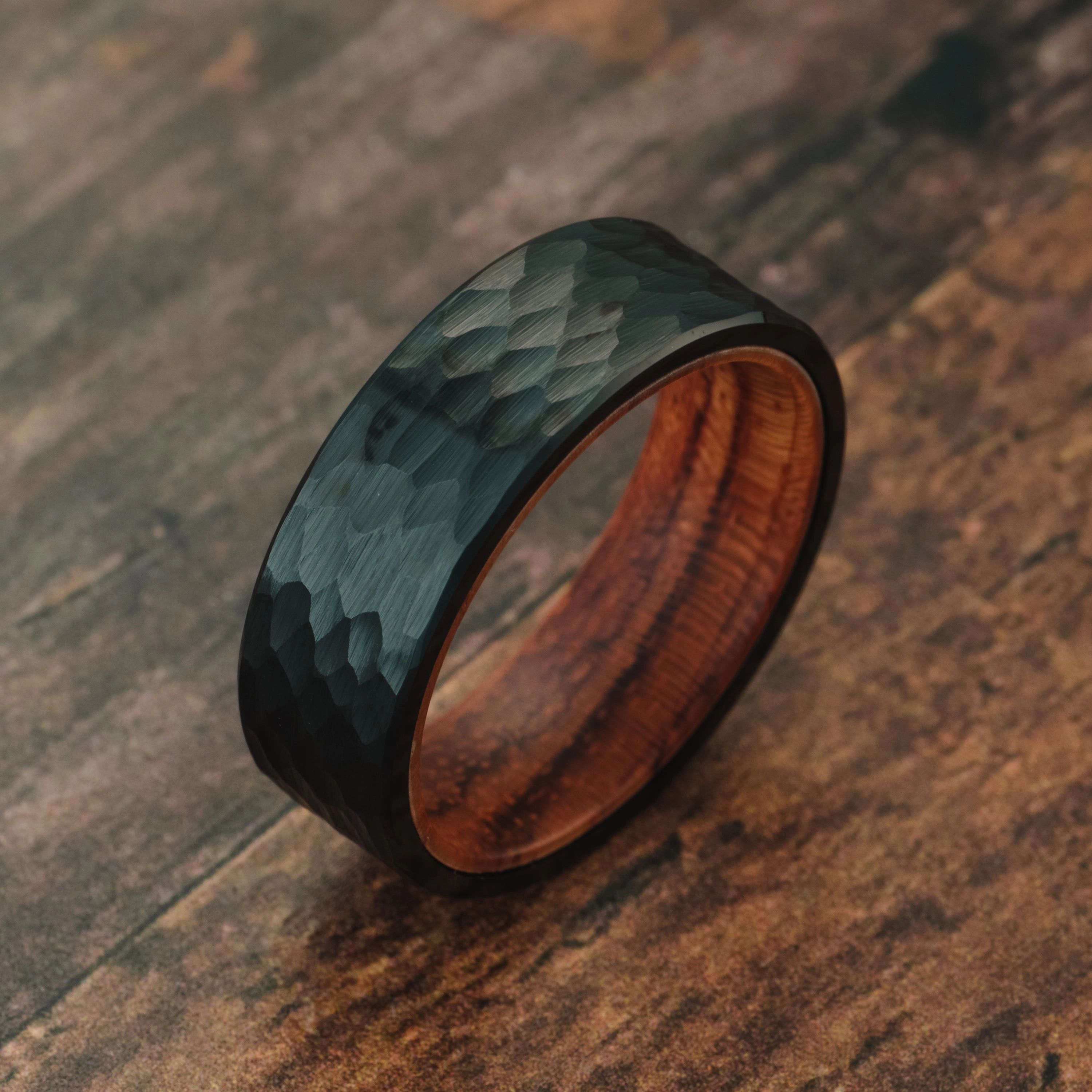 Graceful Simplicity 100S JEWELRY Black Hammered Finish Tungsten Rings For Men With Inner Rosewood Wedding Promise Band Size 6-16??
