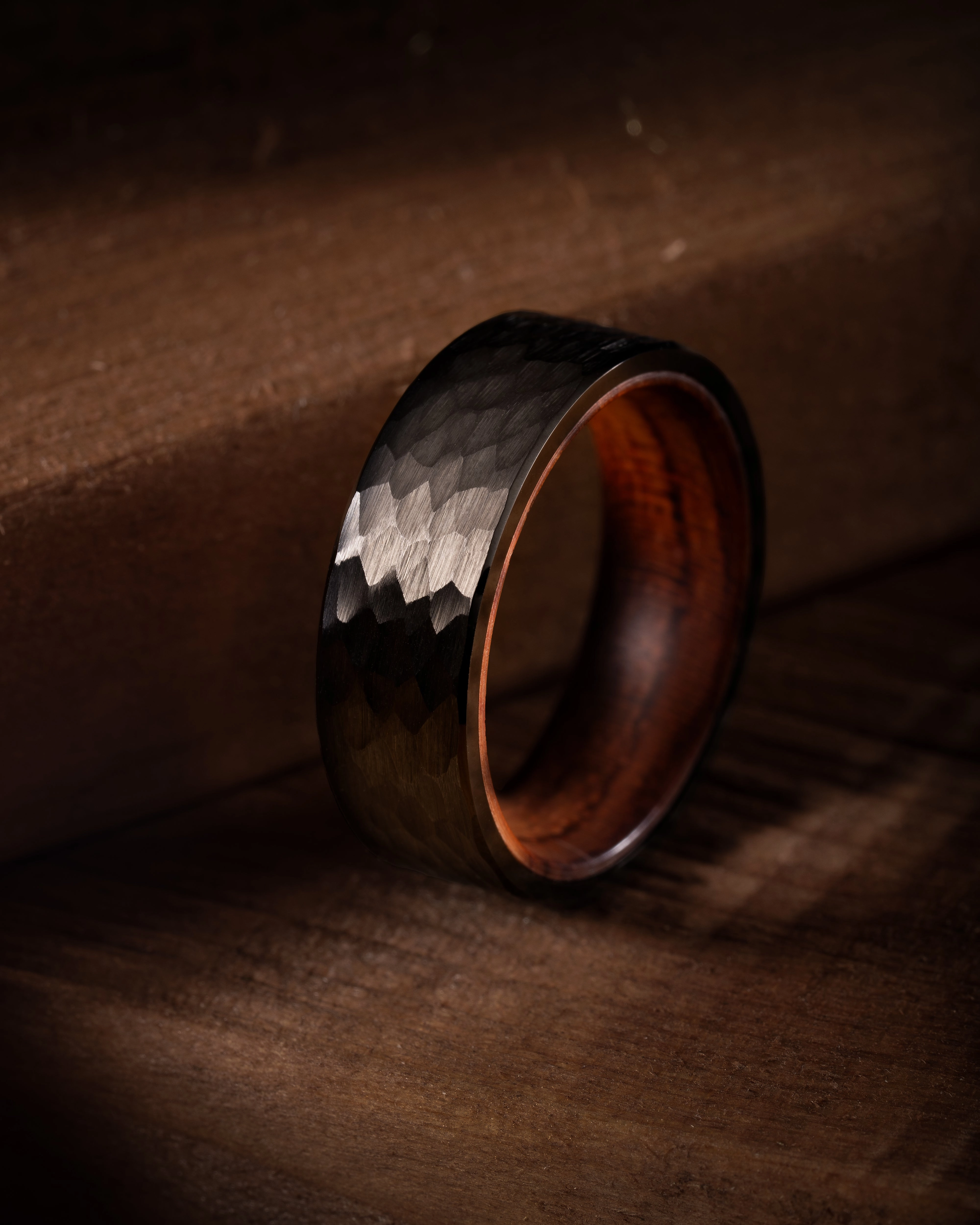 Romantic Work Hypoallergenic Style 100S JEWELRY Black Hammered Finish Tungsten Rings For Men With Inner Rosewood Wedding Promise Band Size 6-16??