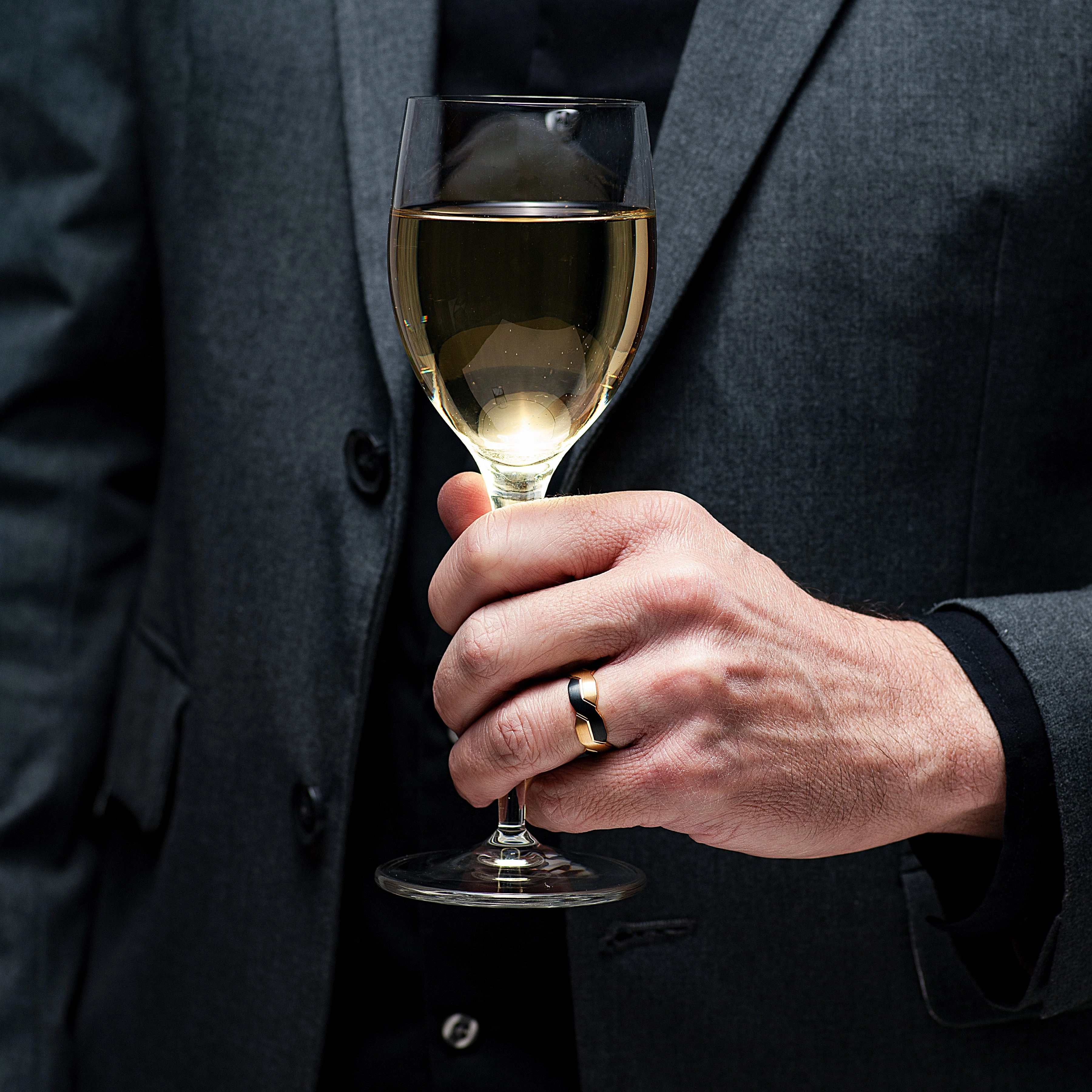 Daily Style 100S JEWELRY Engravable Two Tone Black Gold Infinity Knot Design Tungsten Rings for Men Wedding Band Size 6-16