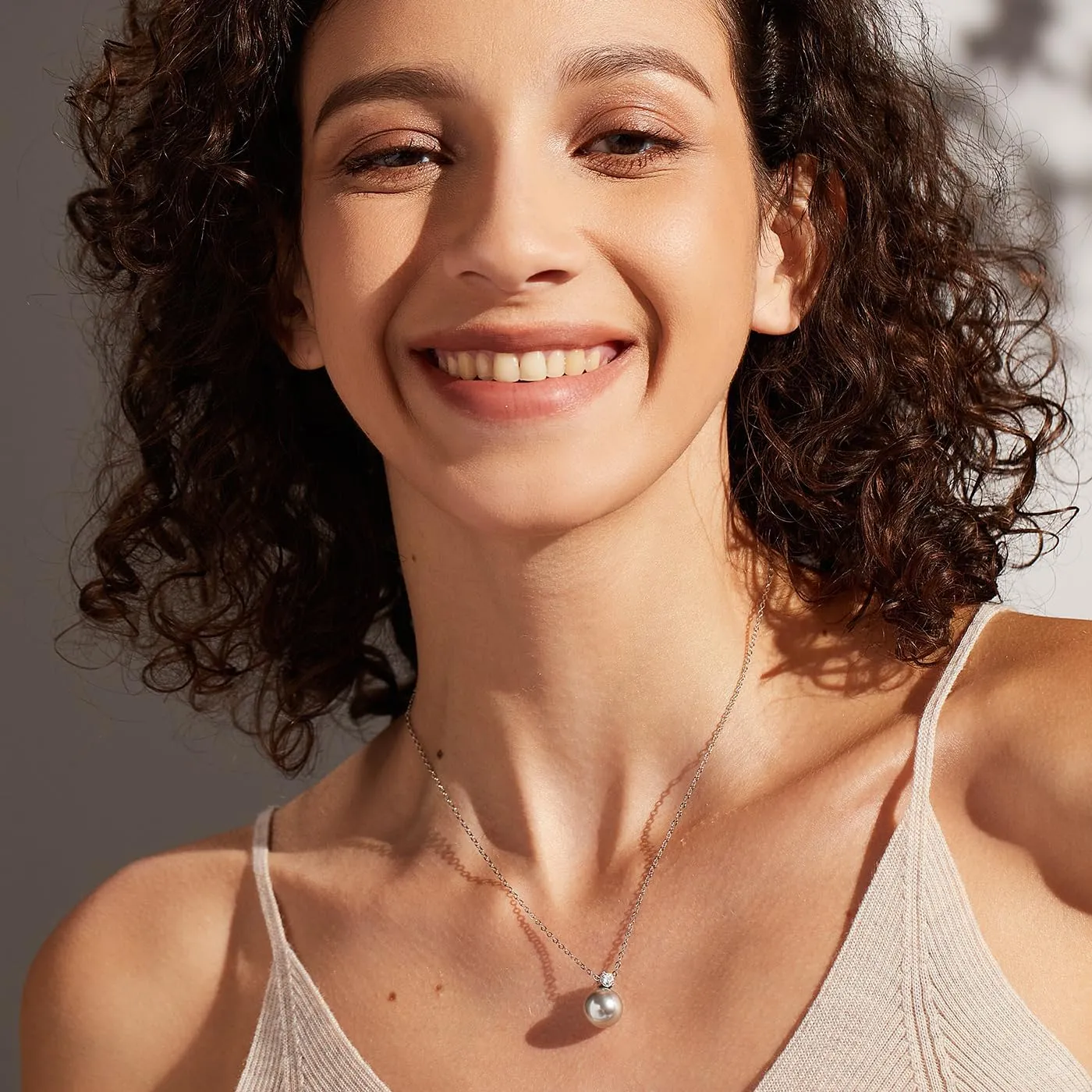14K Gold Plated Crystal Pendant Necklace Cubic Zirconia Pendant Necklaces for Women Elegant Pearl Pendant Choker Necklaces