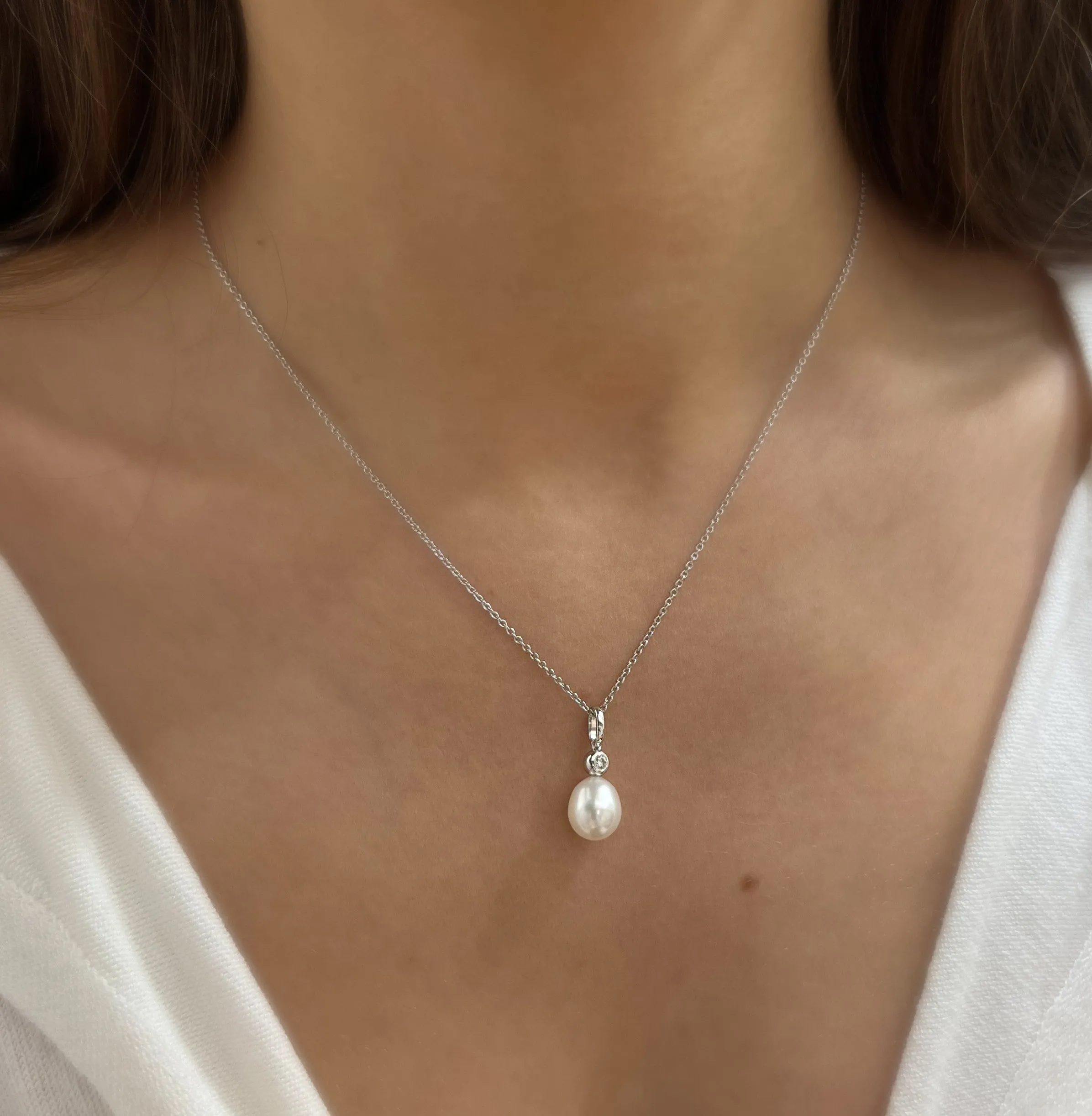 18ct White Gold Freshwater Pearl and Diamond Pendant