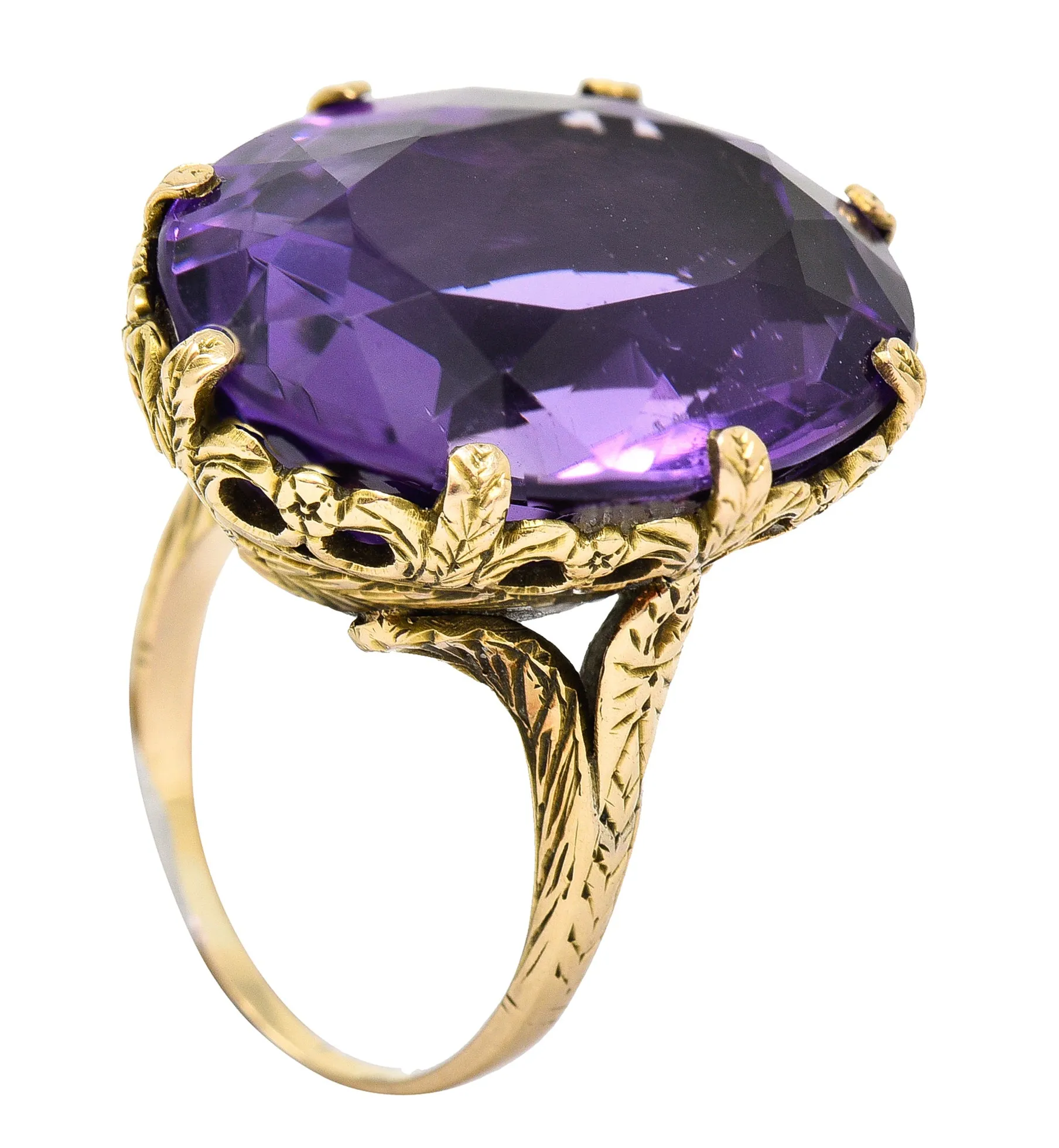 1920's Art Deco Amethyst 18 Karat Yellow Gold Floral Gemstone Ring