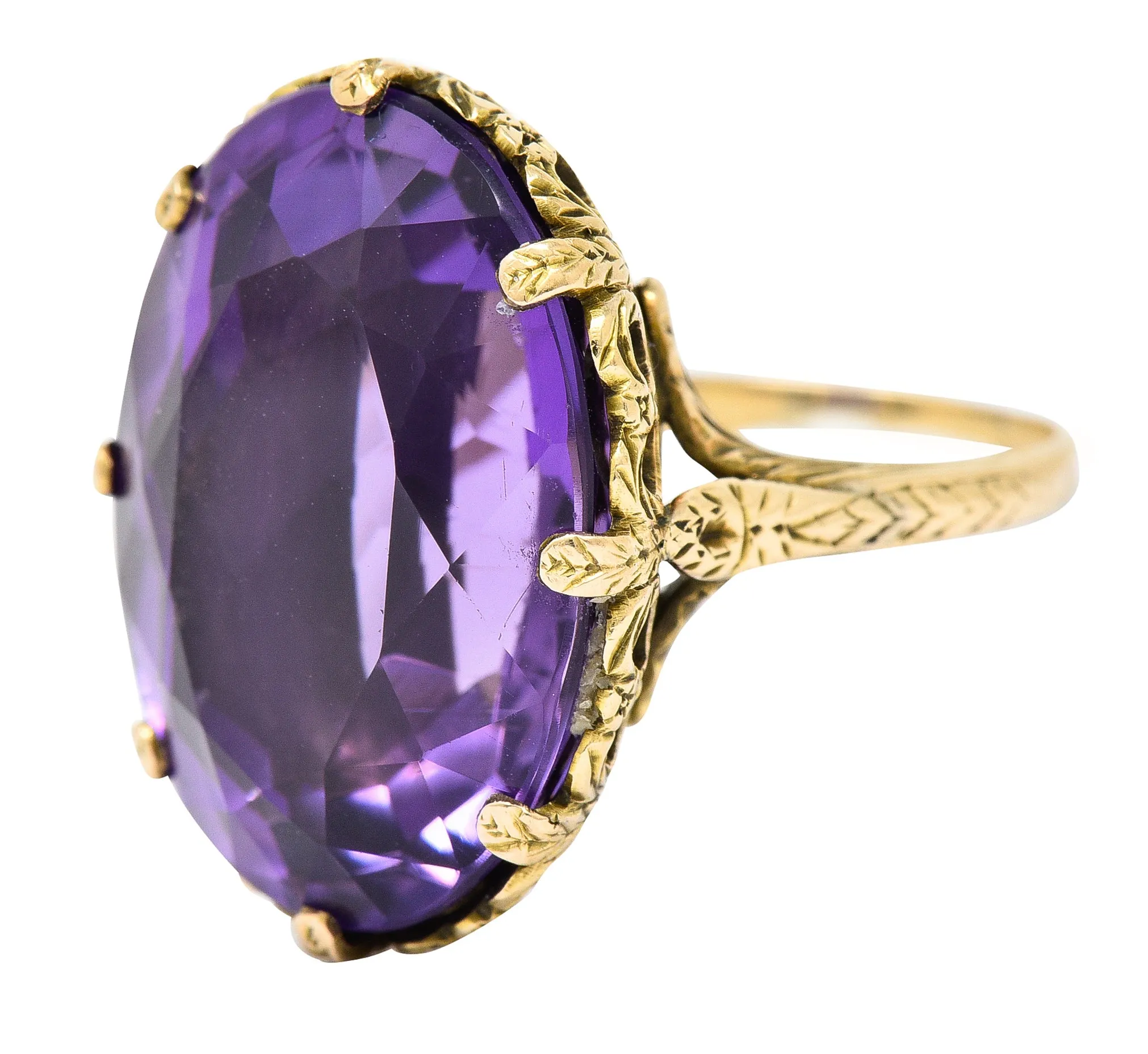 1920's Art Deco Amethyst 18 Karat Yellow Gold Floral Gemstone Ring