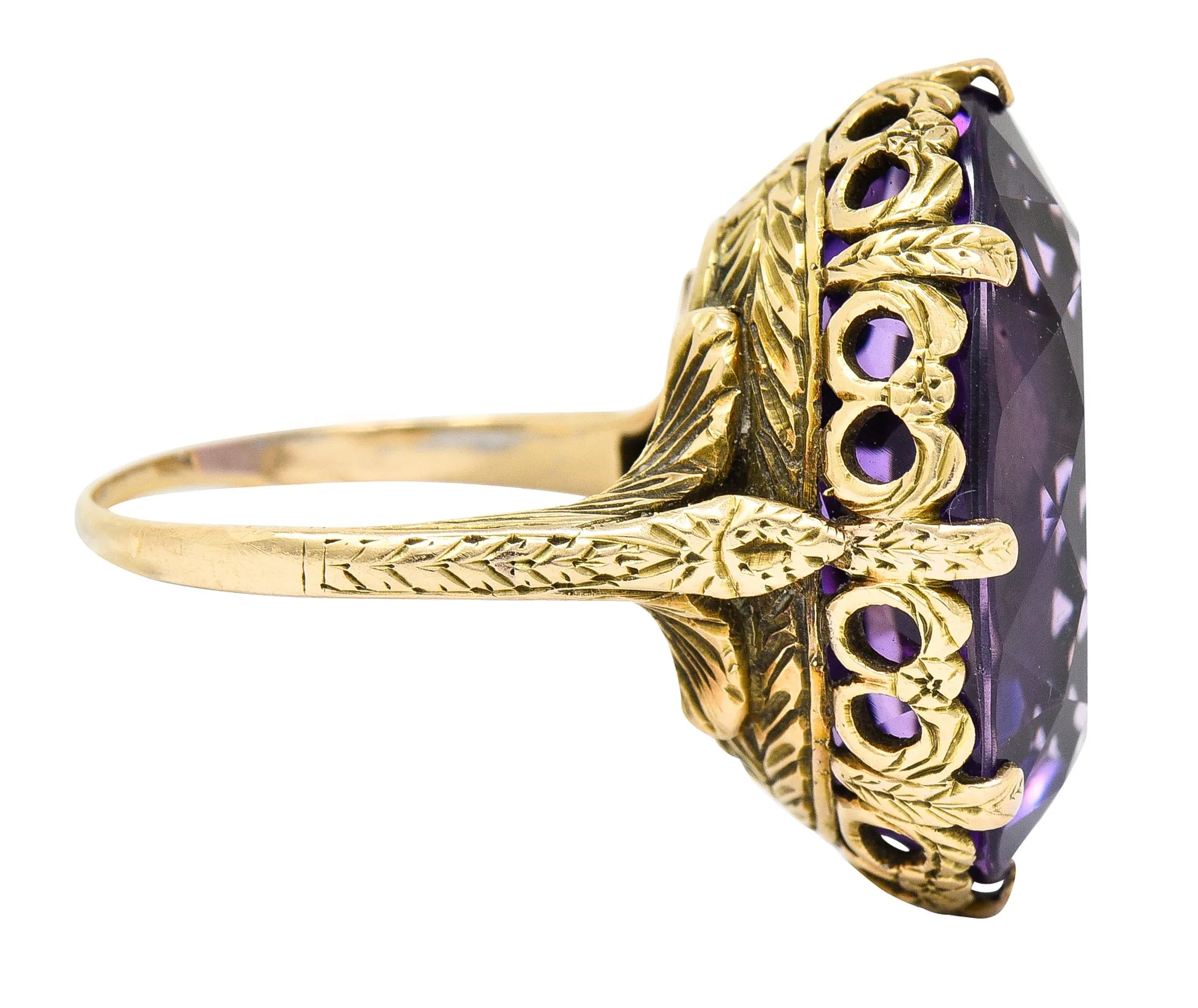 1920's Art Deco Amethyst 18 Karat Yellow Gold Floral Gemstone Ring