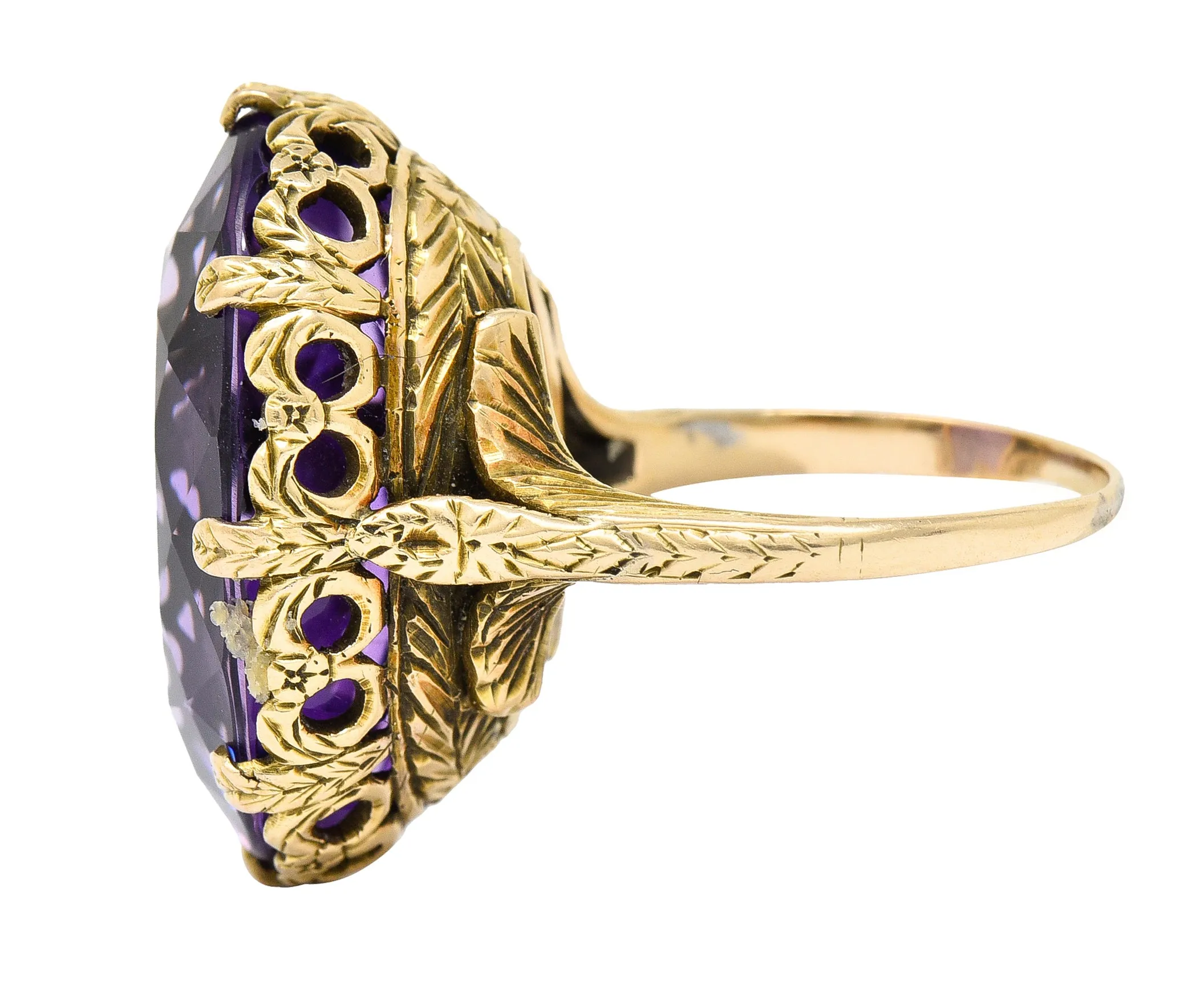 1920's Art Deco Amethyst 18 Karat Yellow Gold Floral Gemstone Ring