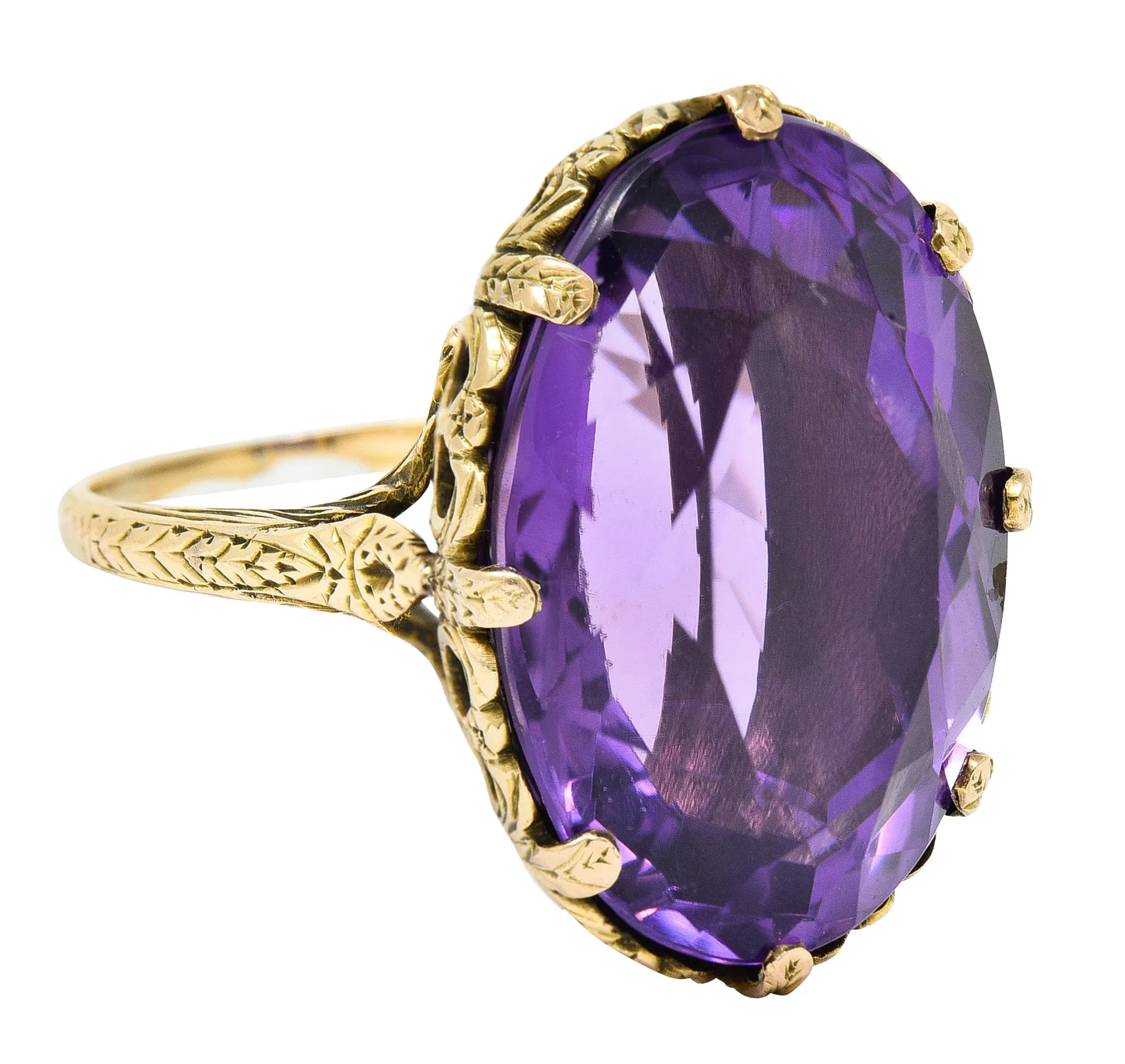 1920's Art Deco Amethyst 18 Karat Yellow Gold Floral Gemstone Ring