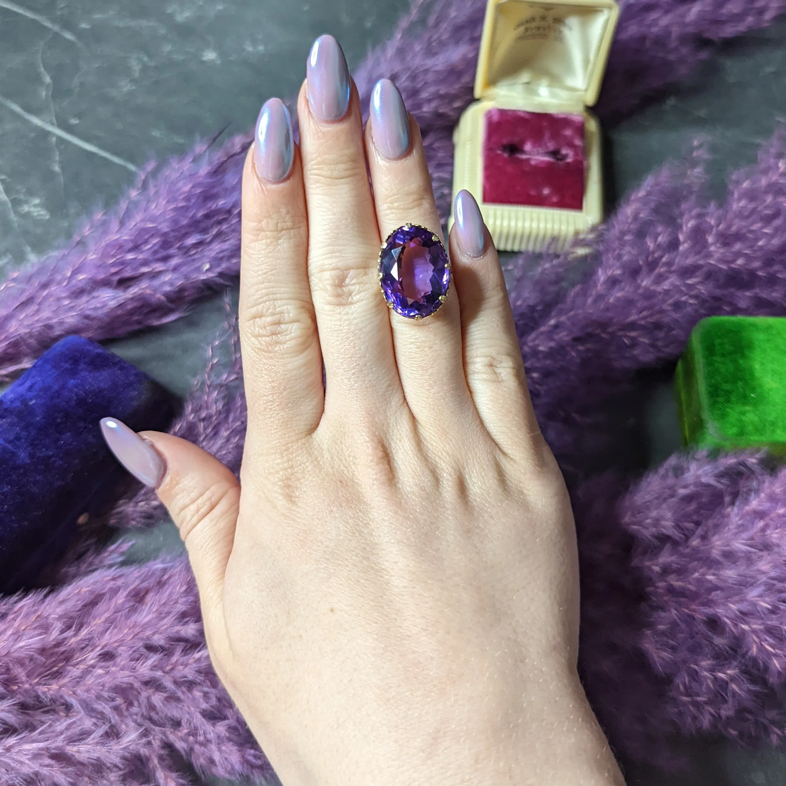 1920's Art Deco Amethyst 18 Karat Yellow Gold Floral Gemstone Ring
