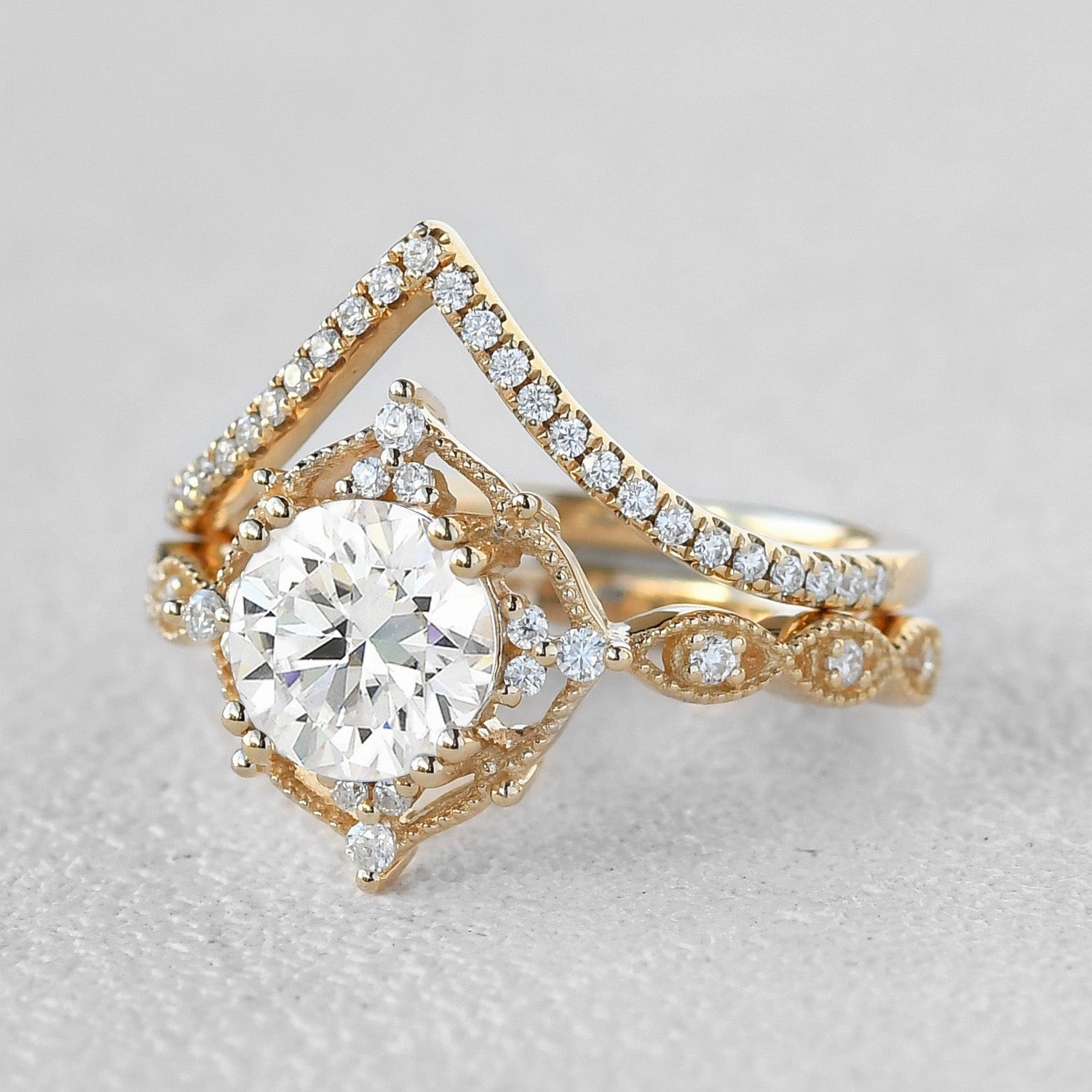 Pastel Light 1.0ct Round Cut Signature Vintage Moissanite Ring Set 2pcs