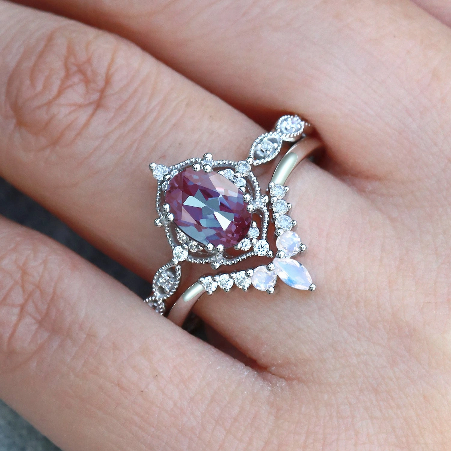 Romantic Glow Modern Duo 1.5ct Alexandrite Signature Vintage Luna Ring Set 2pcs