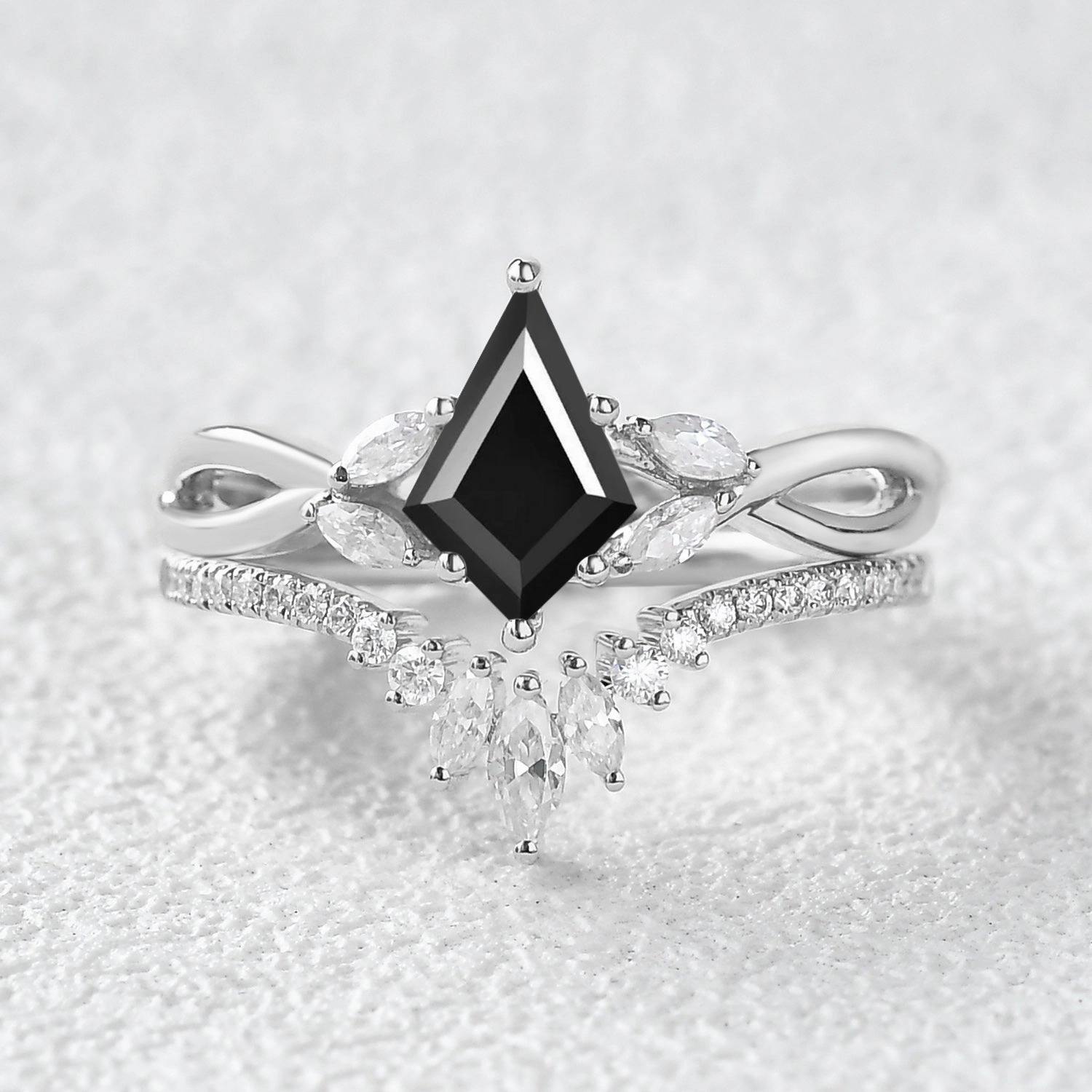 Artisan Detail Everyday Accessory 1.5ct Kite Shaped Black Moissanite Infinity Engagement Ring Sets 2pcs