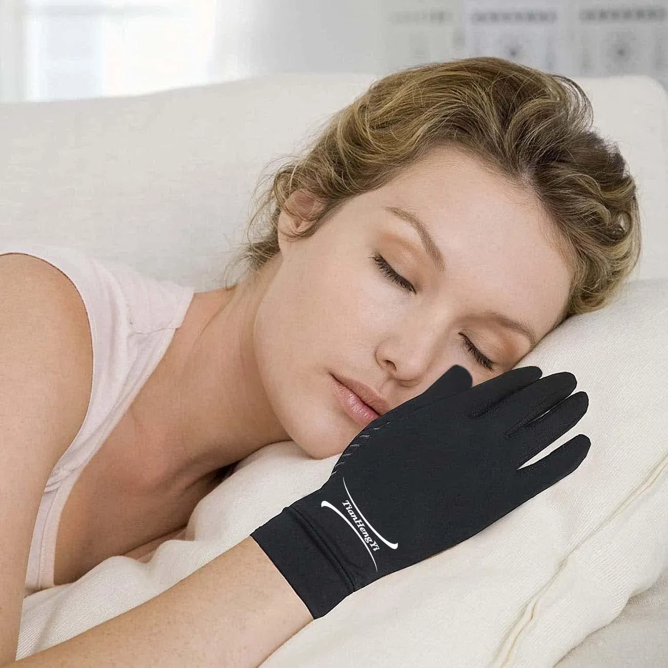 2 Pairs Copper Arthritis Gloves, Touch Screen Compression Gloves for Men Women, Full Finger Carpal Tunnel Glove for Typing, Hand Pain, RSI, Support Wrist and Hand Joint (Black, Medium (2 Pairs)) Black Medium (2 Pair)