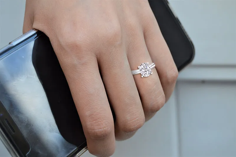 2.01 ct. H - VS2 Oval Cut Lab Grown Diamond Solitaire Engagement Ring in 14k Gold