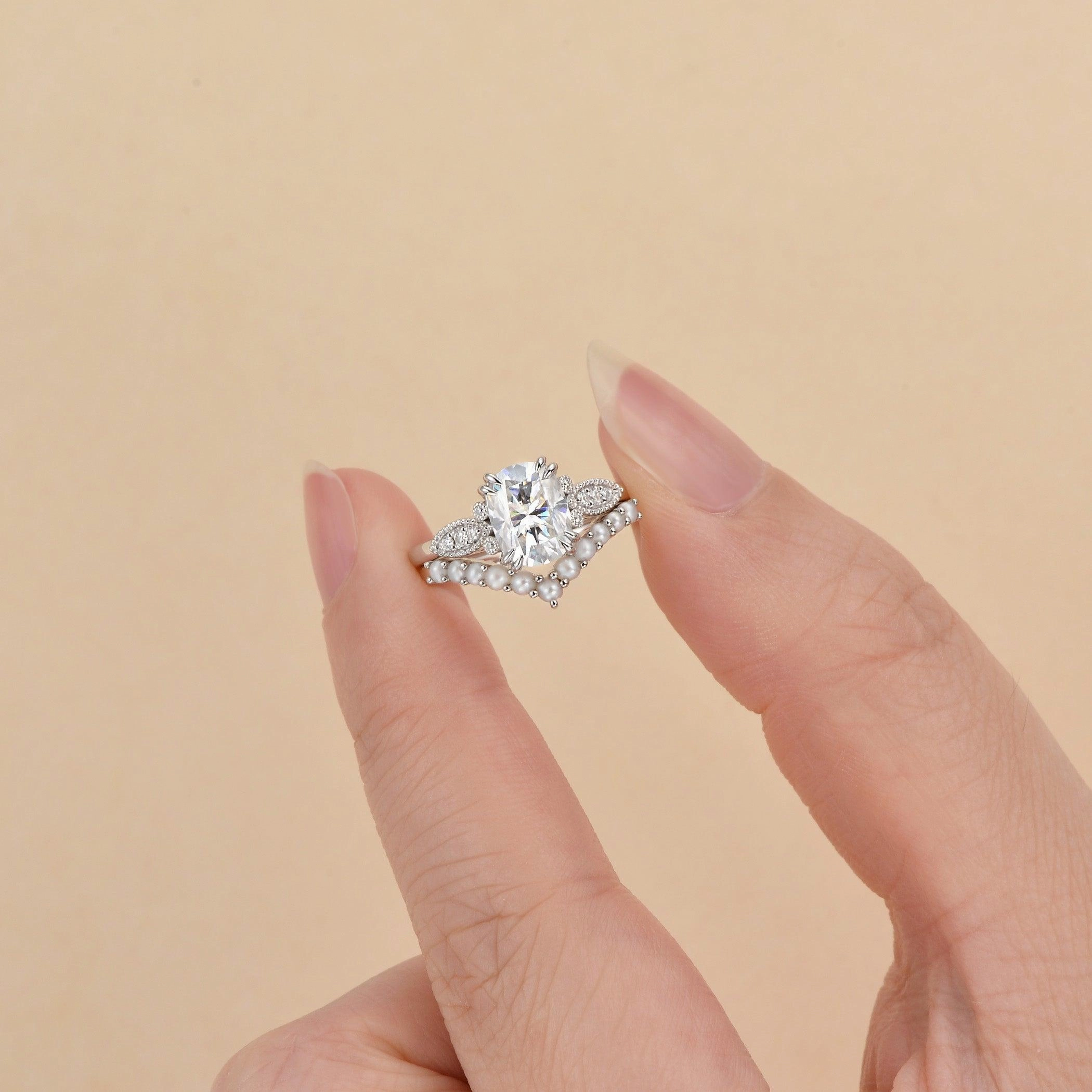 2.0ct Cushion Cut Moissanite Pearl-fect Vintage Cluster Ring Set 2pcs Polished Flow