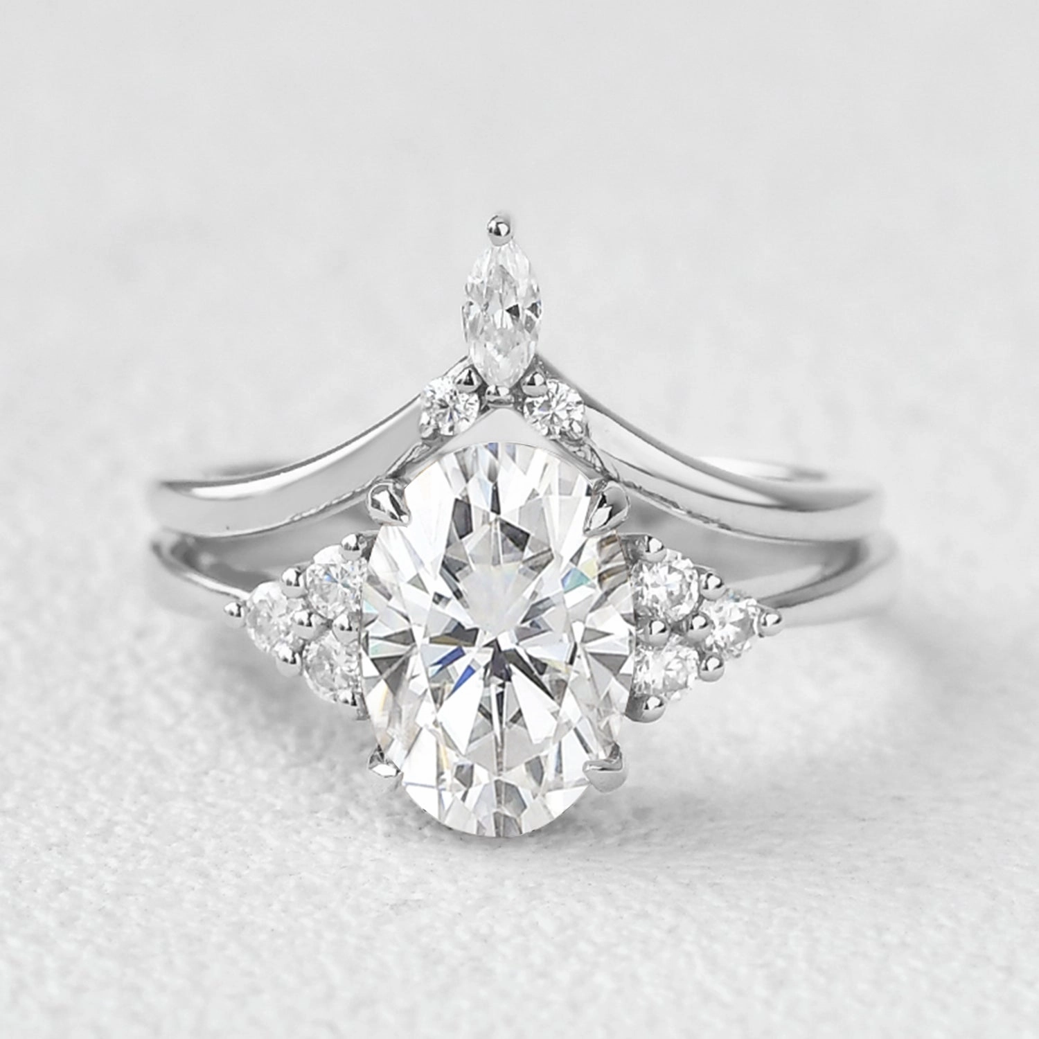 Birthday Present Crisp Lines 2.0ct Oval Cut Moissanite Vintage Gold Ring Set 2pcs