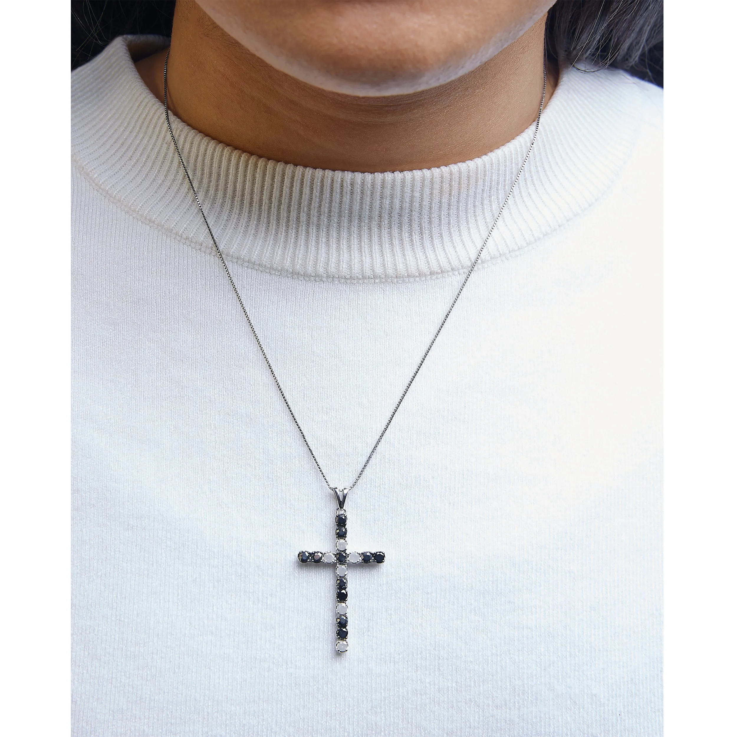 .925 Sterling Silver 1.0 Cttw Black and White Diamond Alternating Classic Cross 18" Pendant Necklace"