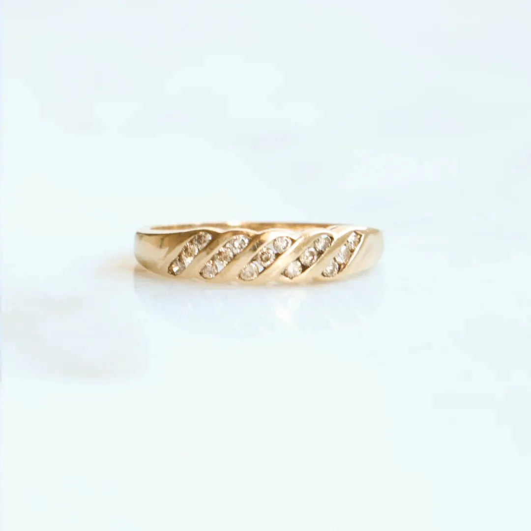 9CT GOLD VINTAGE DIAMOND RING ASC4714