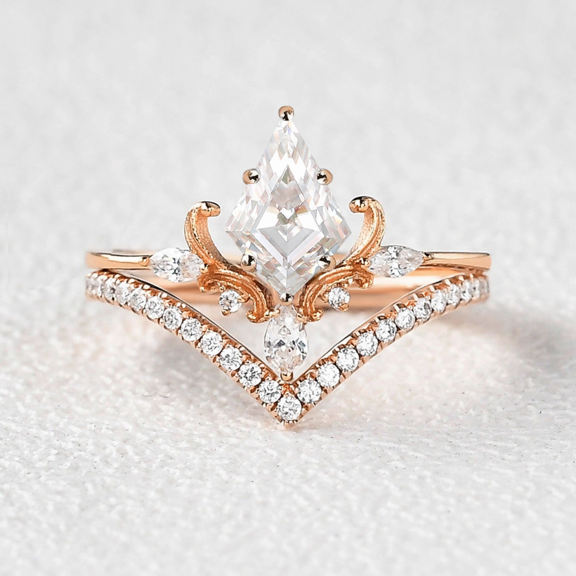 Gleaming Feature Modern Craft Art-Deco Antique Kite Cut Moissanite Engagement Ring Set 2pcs