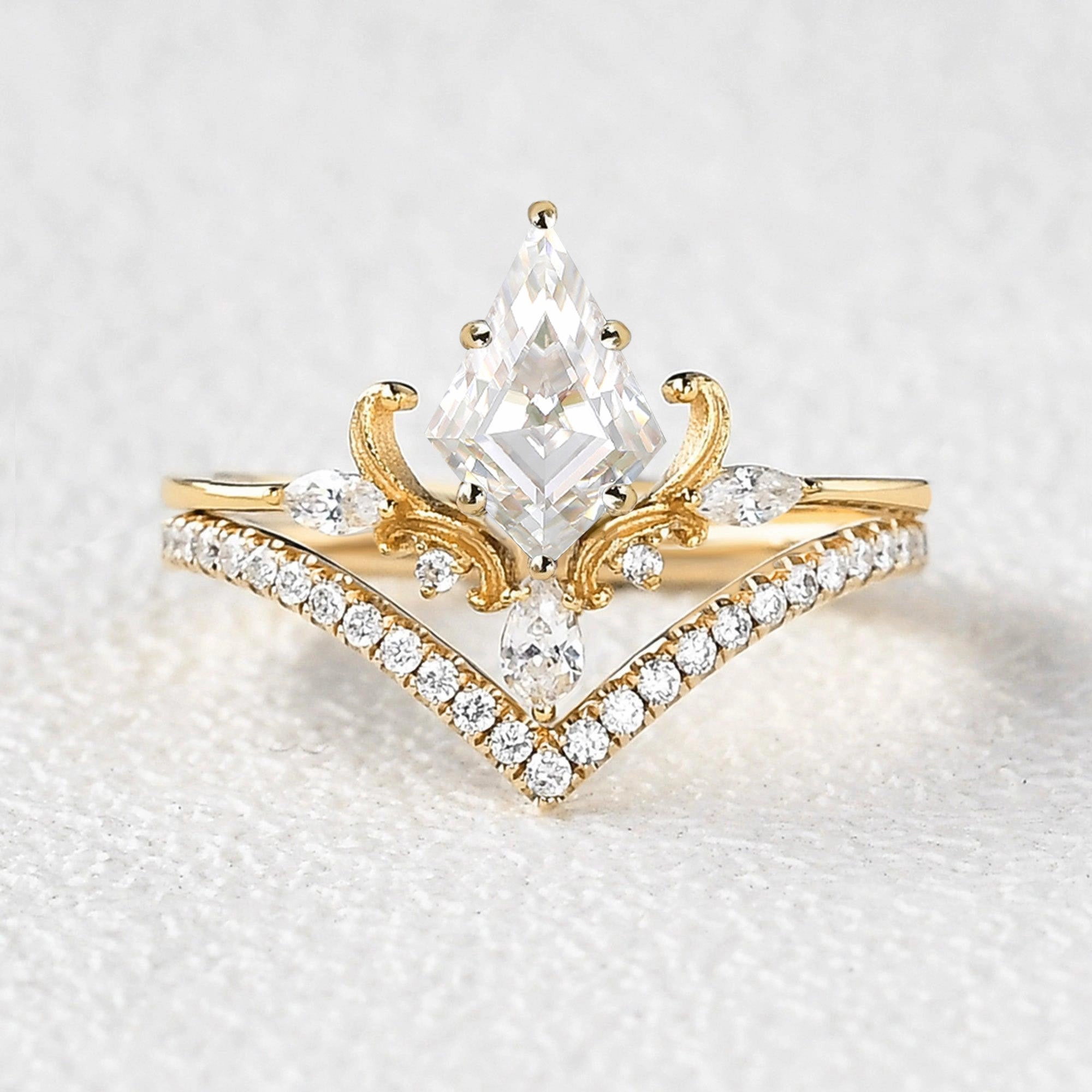 Dazzling Glow Gleaming Sparkle Art-Deco Antique Kite Cut Moissanite Engagement Ring Set 2pcs