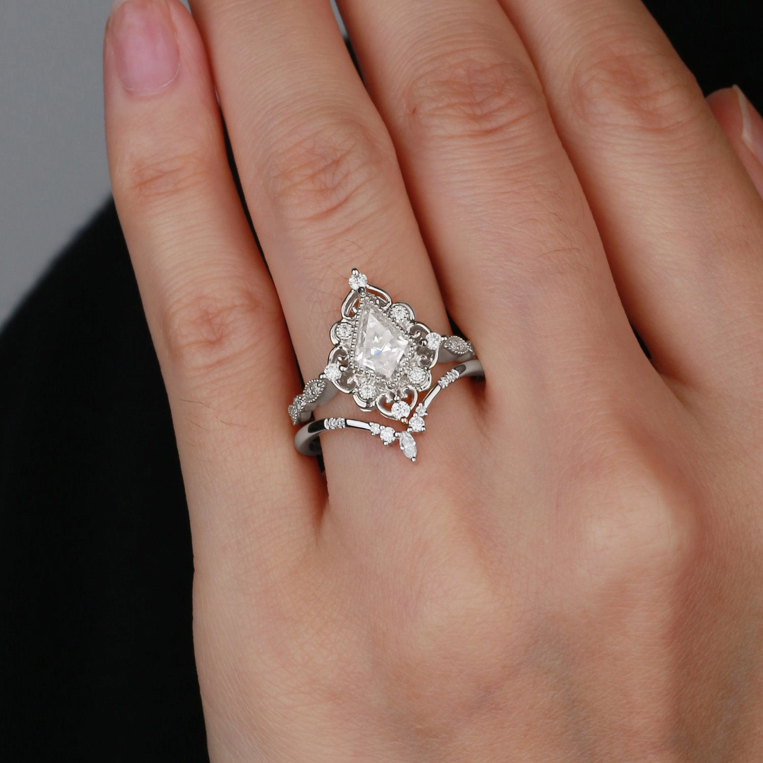 Art Deco Kite Cut Moissanite Vintage Engagement Ring Set 2pcs Sophisticated Charm Vibrant Form