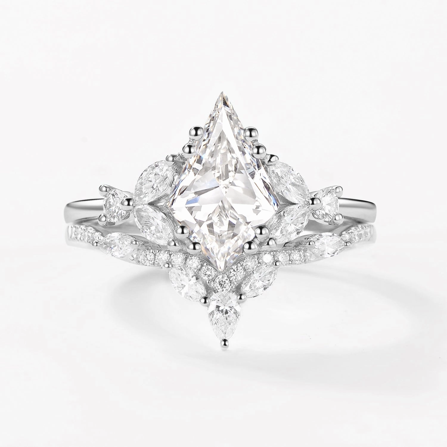 Lab Grown Diamond Cluster Engagement Ring Set 2pcs Classic Feature Elegant Touch