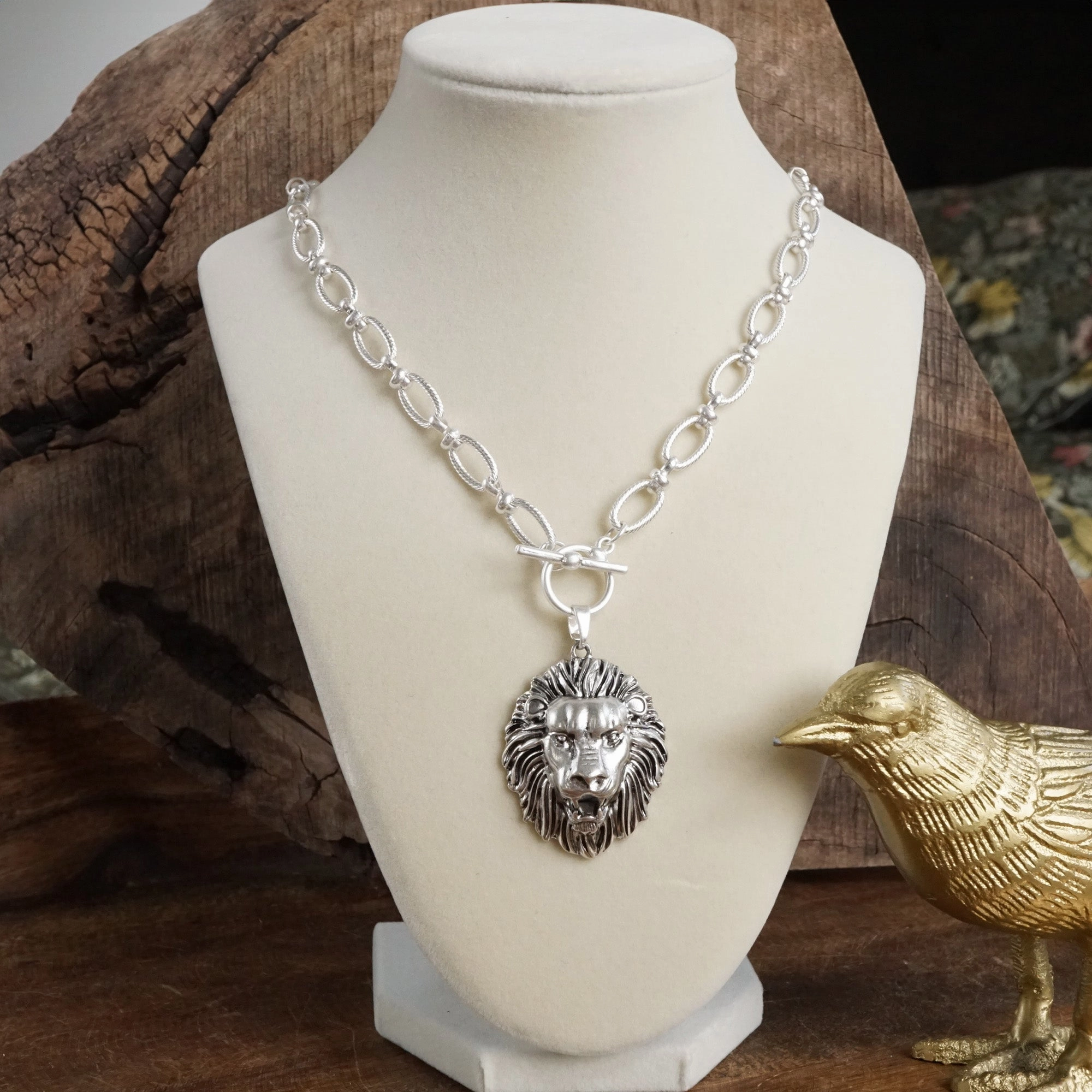 Versatile Piece Vogue Accent Lion Head Front Toggle Statement Necklace ?C Silver Tone
