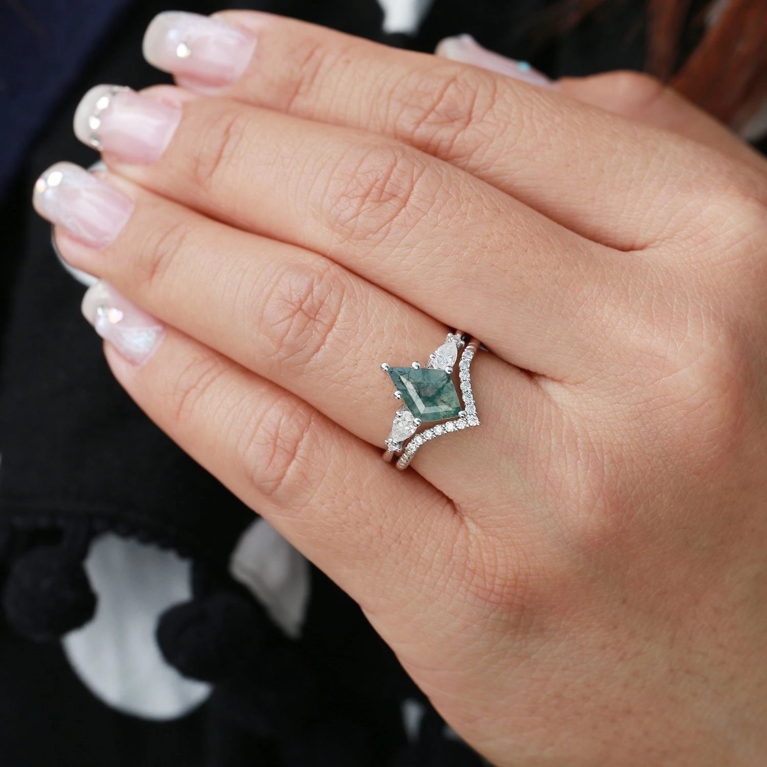 Black Gold Kite Moss Agate Three Stones Engagement Ring Set 2pcs Refined Texture