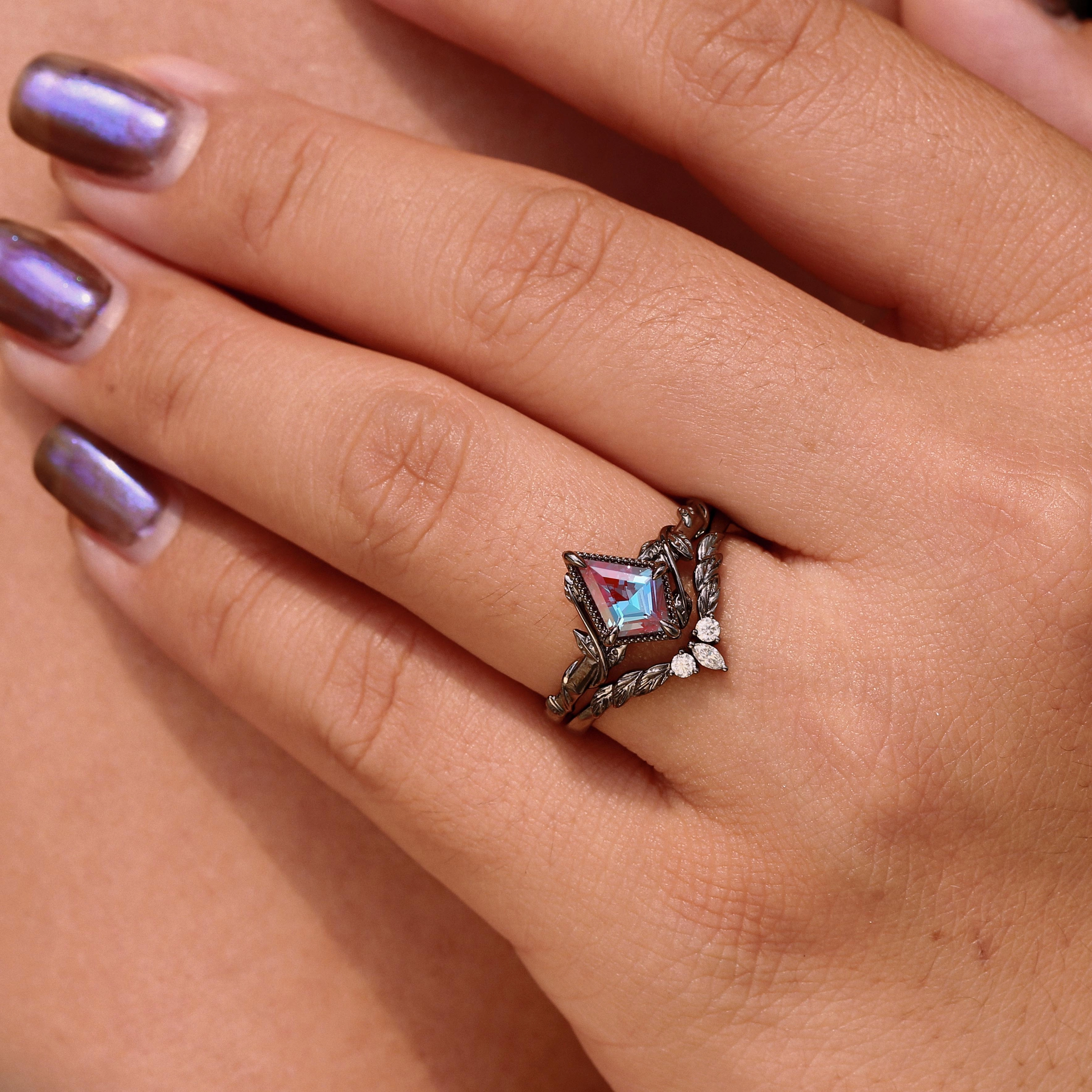 Sparkling Edge Classic Design Black Gold Lab Alexandrite Leafy Inspired Engagement Ring Sets 2pcs