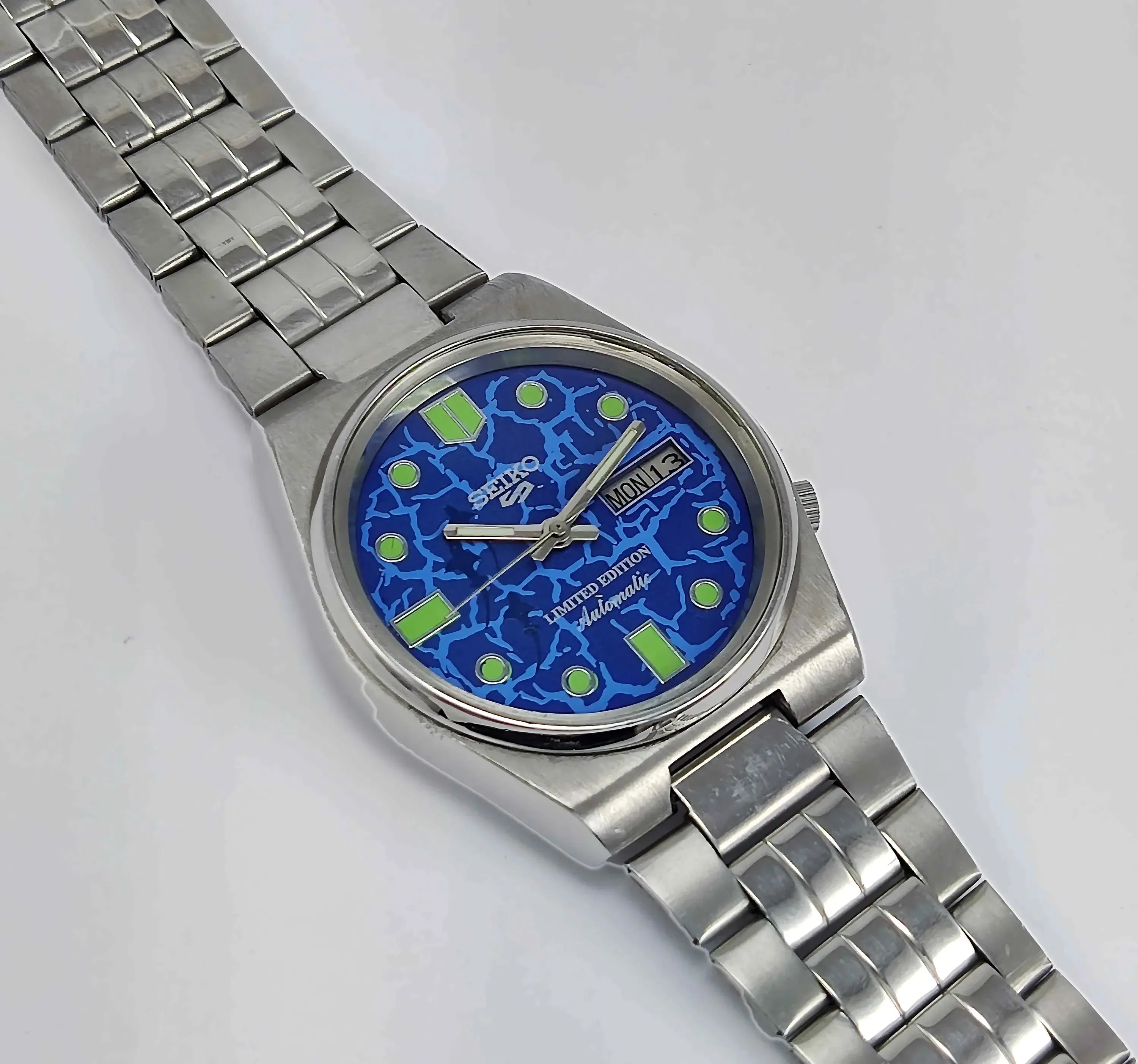 Blue Seiko 5 Automatic-7009A Analog 17 Jewels Analog Day Date Men's Mechanical Watch