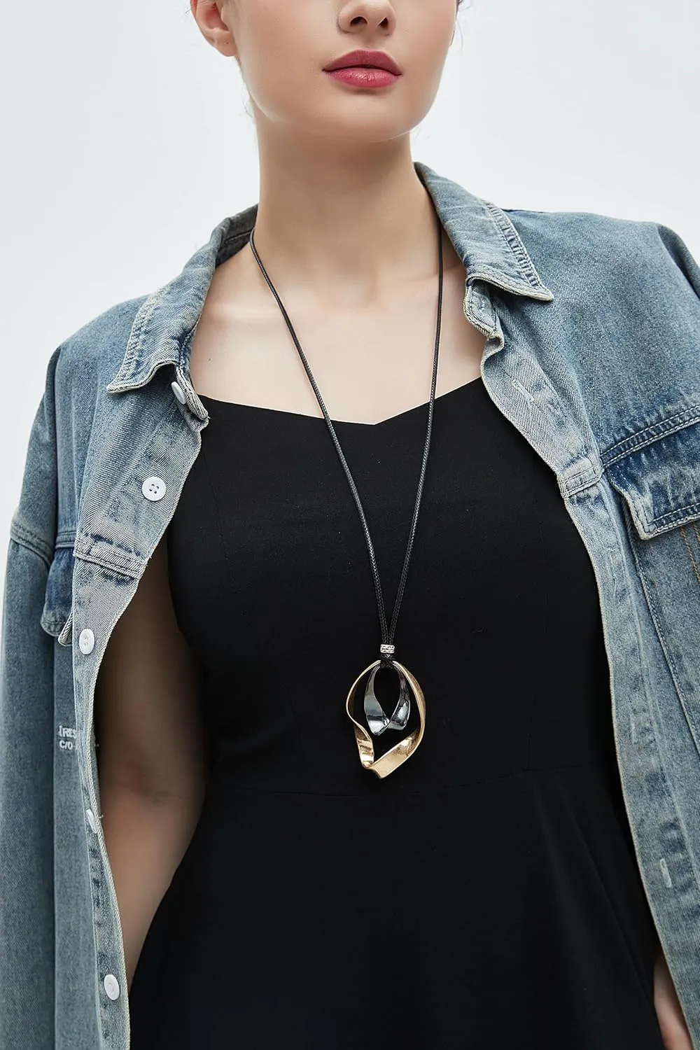 Boho Necklaces for Women Chunky Circle Necklace Layered Boho Circle Leather Choker Necklace Long Vintage Necklaces Bohemian Jewlery Gifts