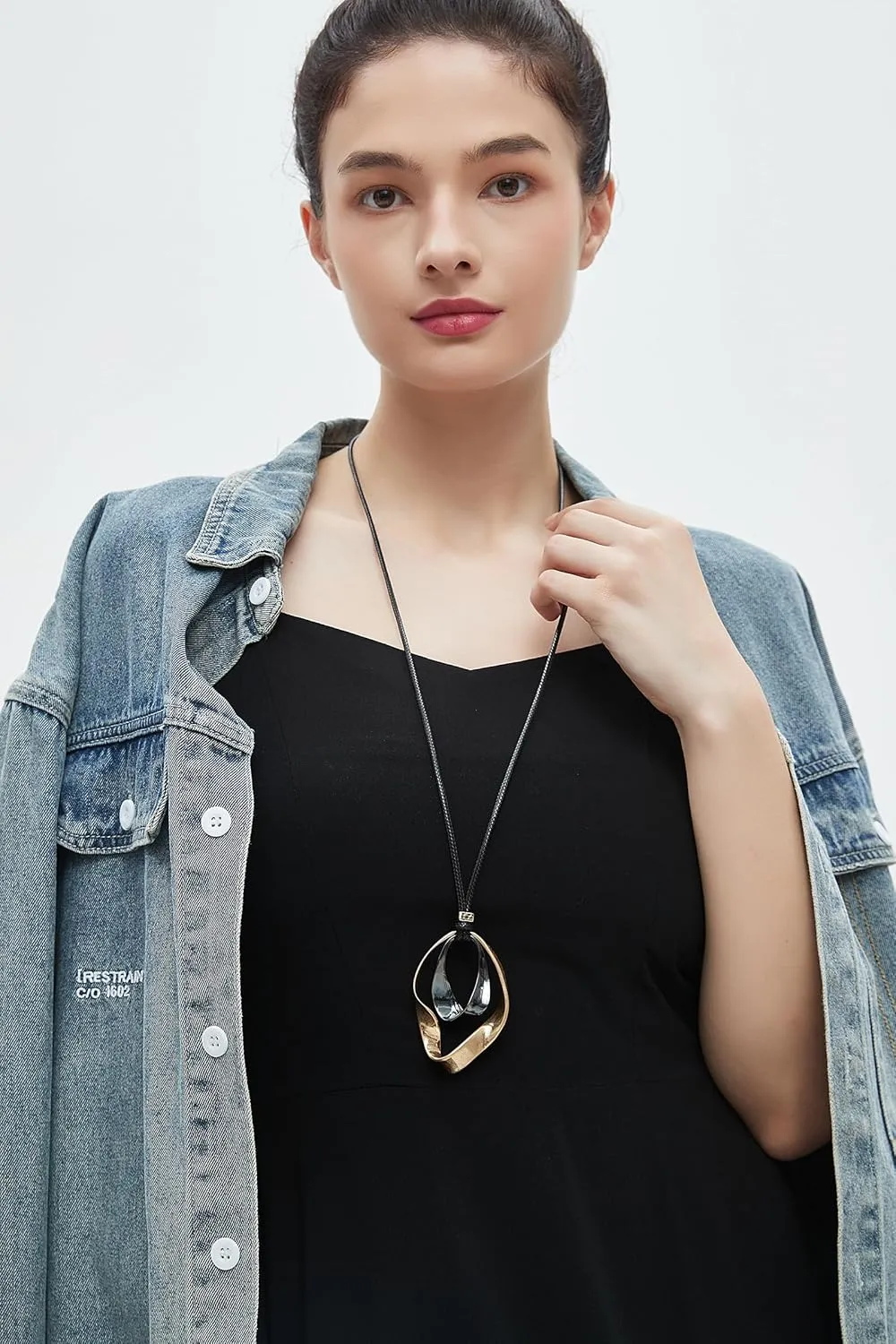Boho Necklaces for Women Chunky Circle Necklace Layered Boho Circle Leather Choker Necklace Long Vintage Necklaces Bohemian Jewlery Gifts