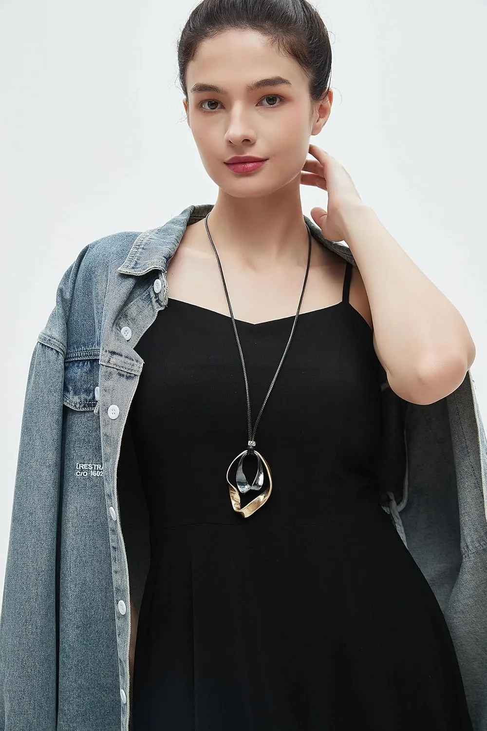 Boho Necklaces for Women Chunky Circle Necklace Layered Boho Circle Leather Choker Necklace Long Vintage Necklaces Bohemian Jewlery Gifts