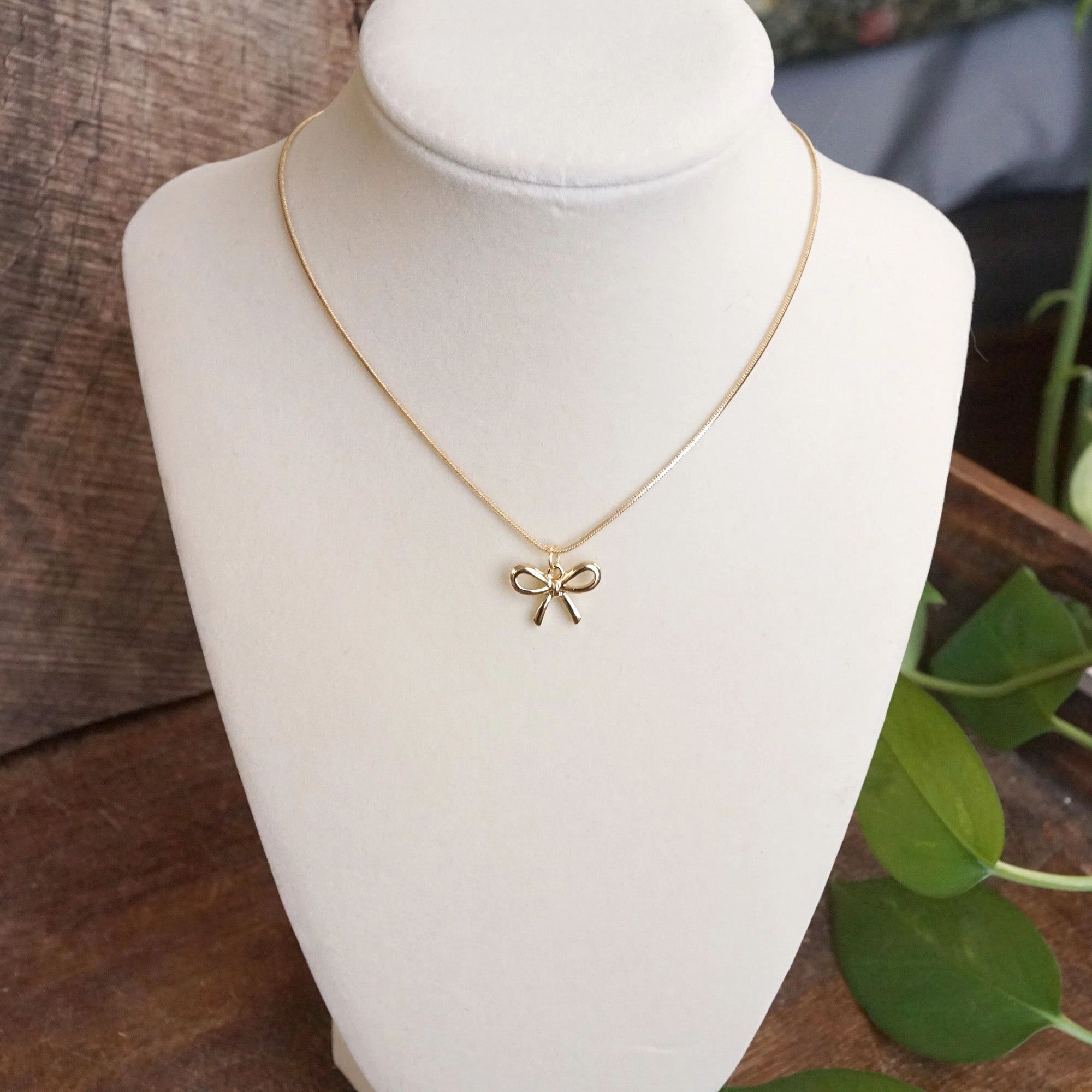 Bow Necklace - Short dainty herringbone chain in gold tone Mass Produced Jewelry