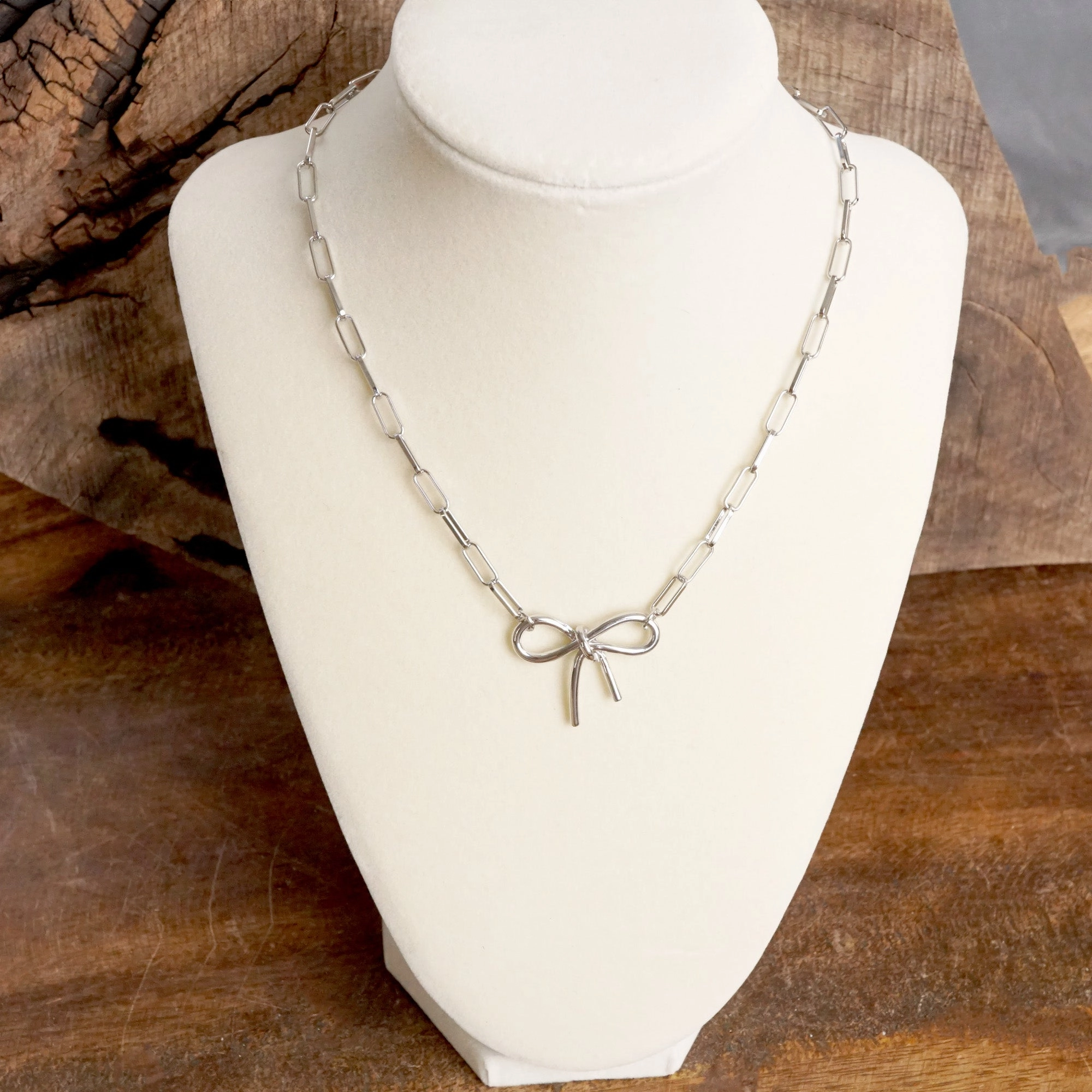 High-Quality Design Bow Necklace - Short dainty paperclip chain in silver tone