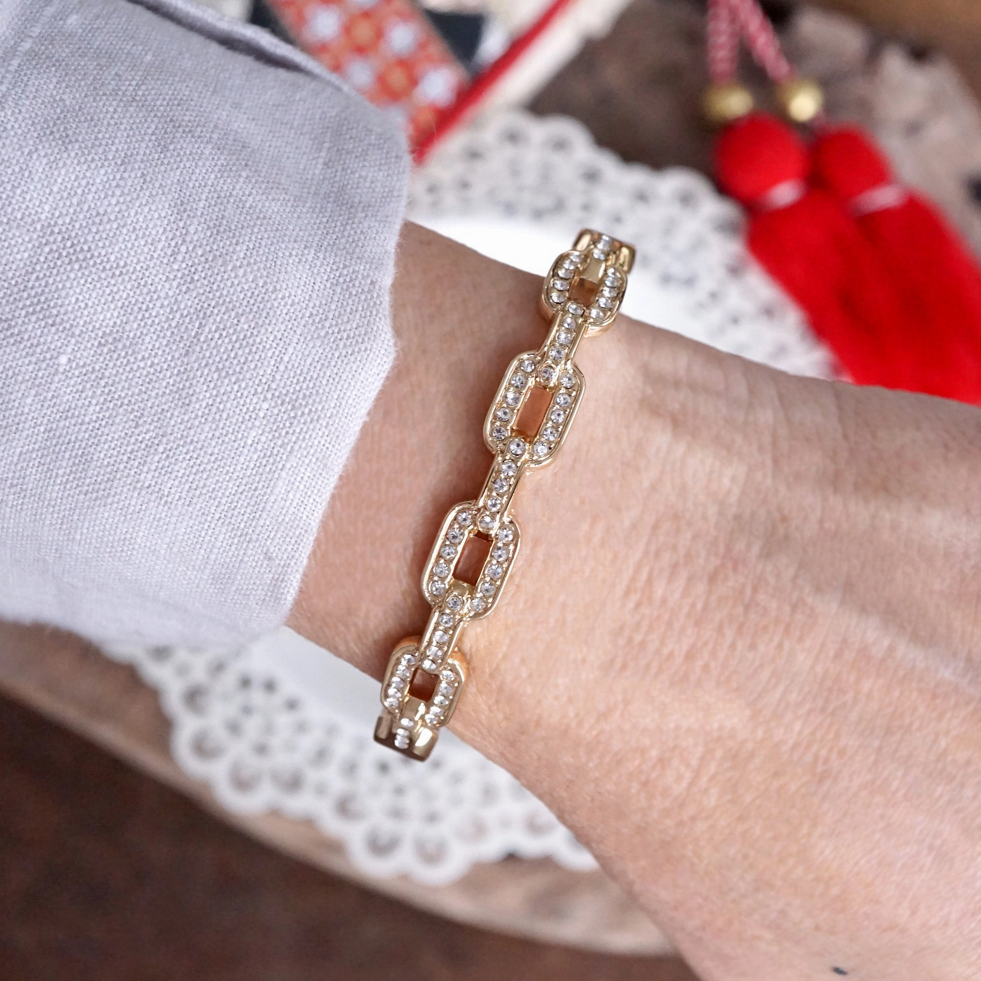 Evergreen Vision Chain Design Pav?? Hinge Bangle ?C Gold Tone