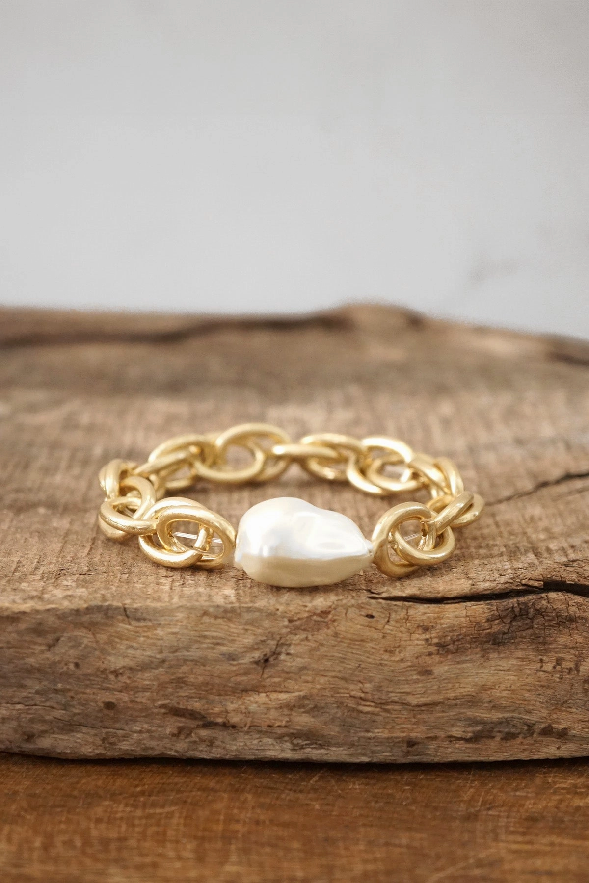 Chunky Chain with a large pearl Bracelet in Worn Gold Dependable Technique Representative Sample