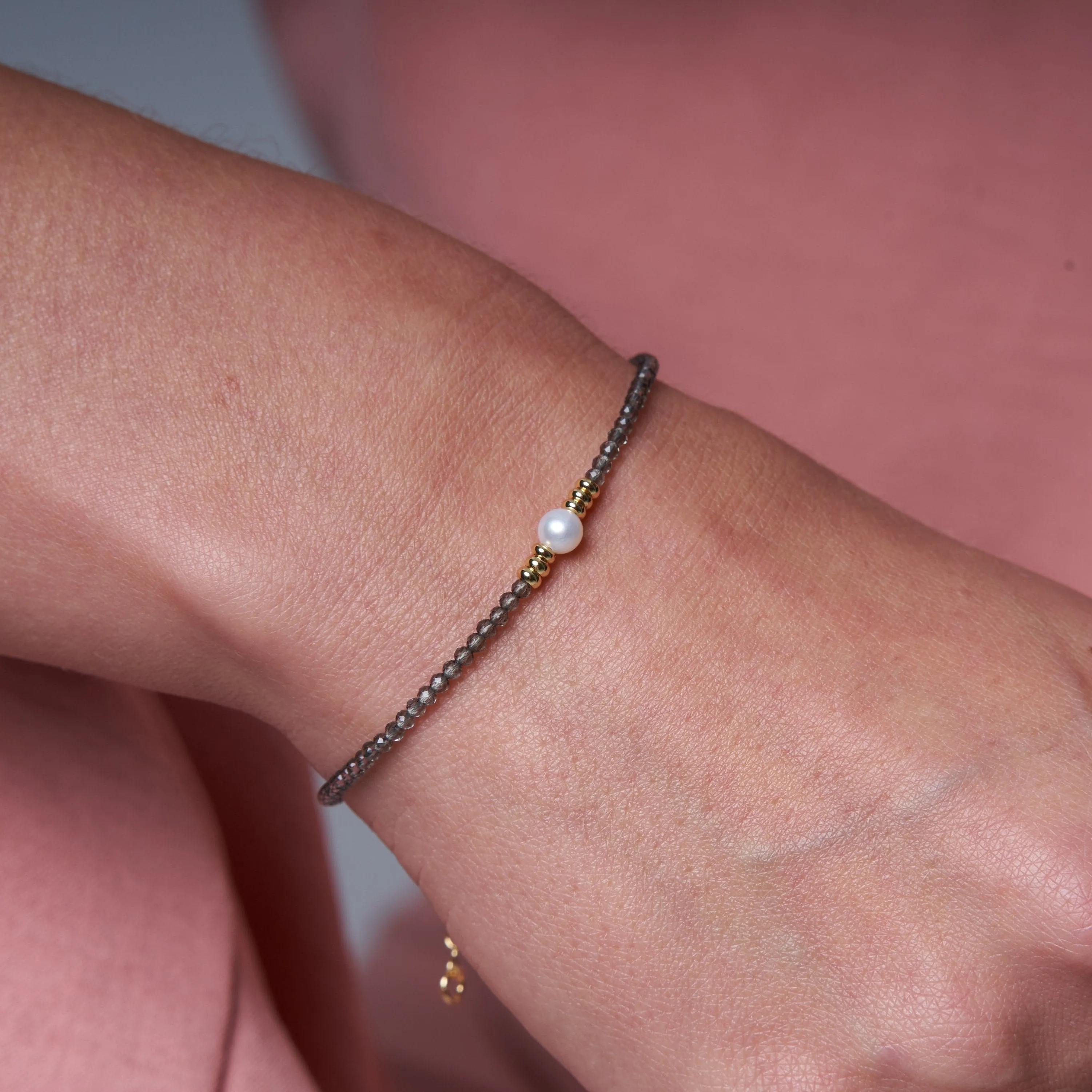 Clara fine grey spinel bracelet with central cultured freshwater pearl