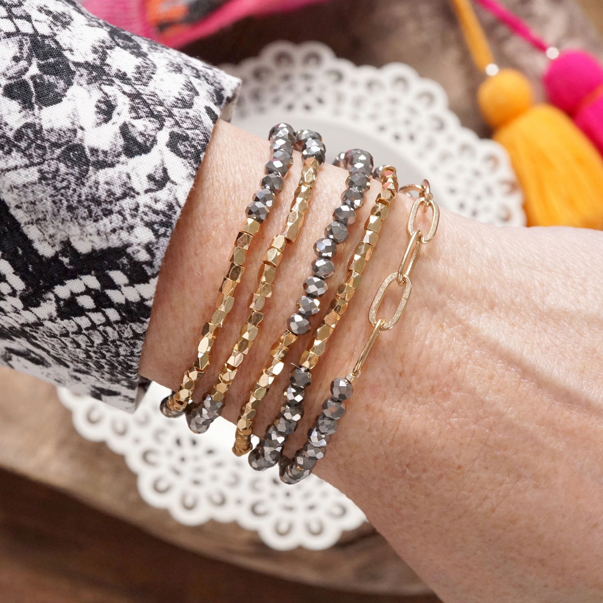 Fast Delivery Classic Bracelet Set ?C Gold Chain & Hematite Gray Beads