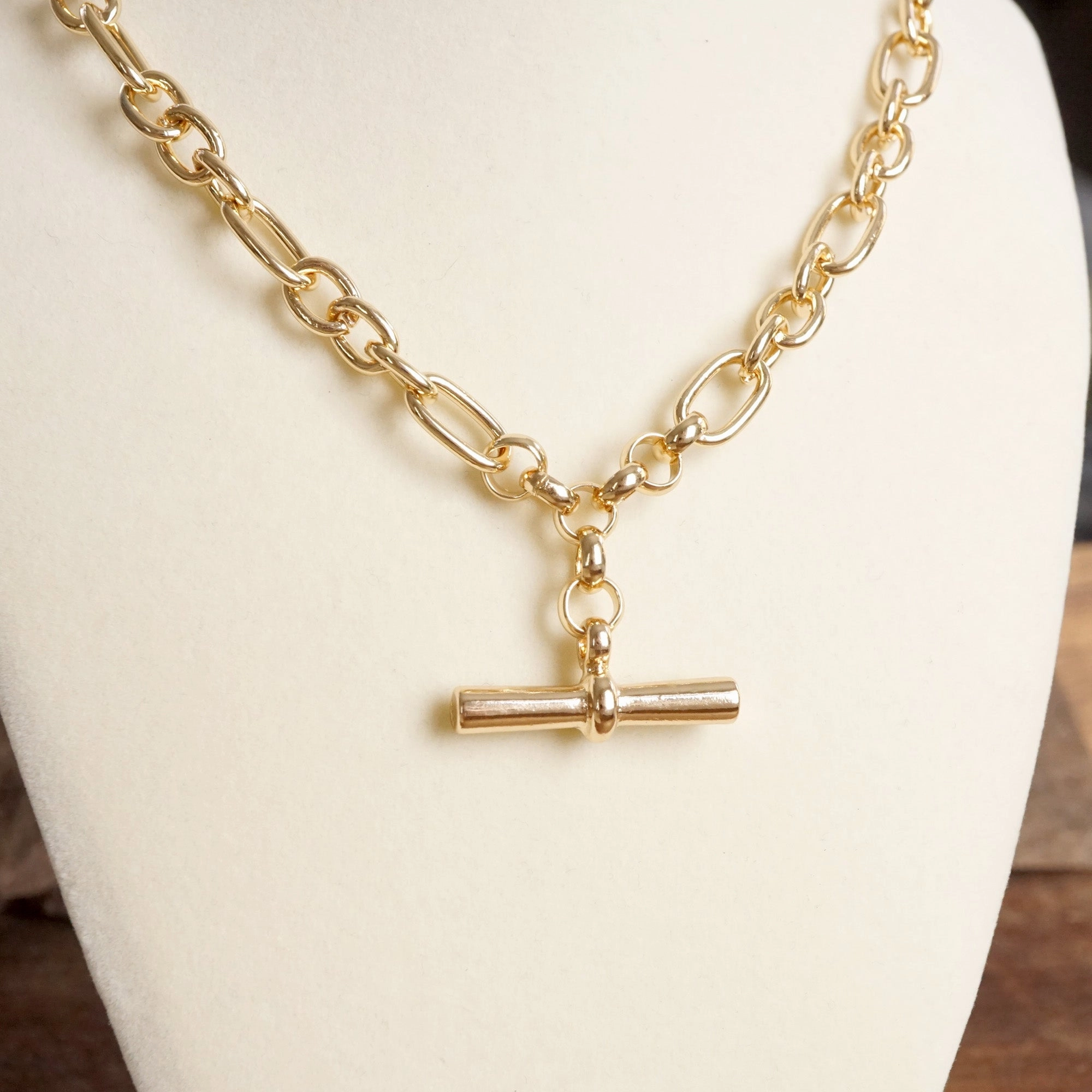 Daily Accent Enduring Adornment Toggle Bar Pendant Paperclip Chain Necklace in Gold Tone