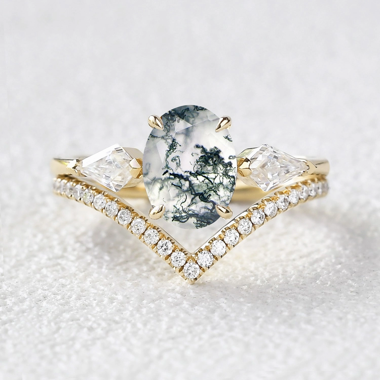 Glamour Finish Shimmer Mood 1.5ct Oval Moss Agate Three Stones Chevron Engagement Ring Set 2pcs