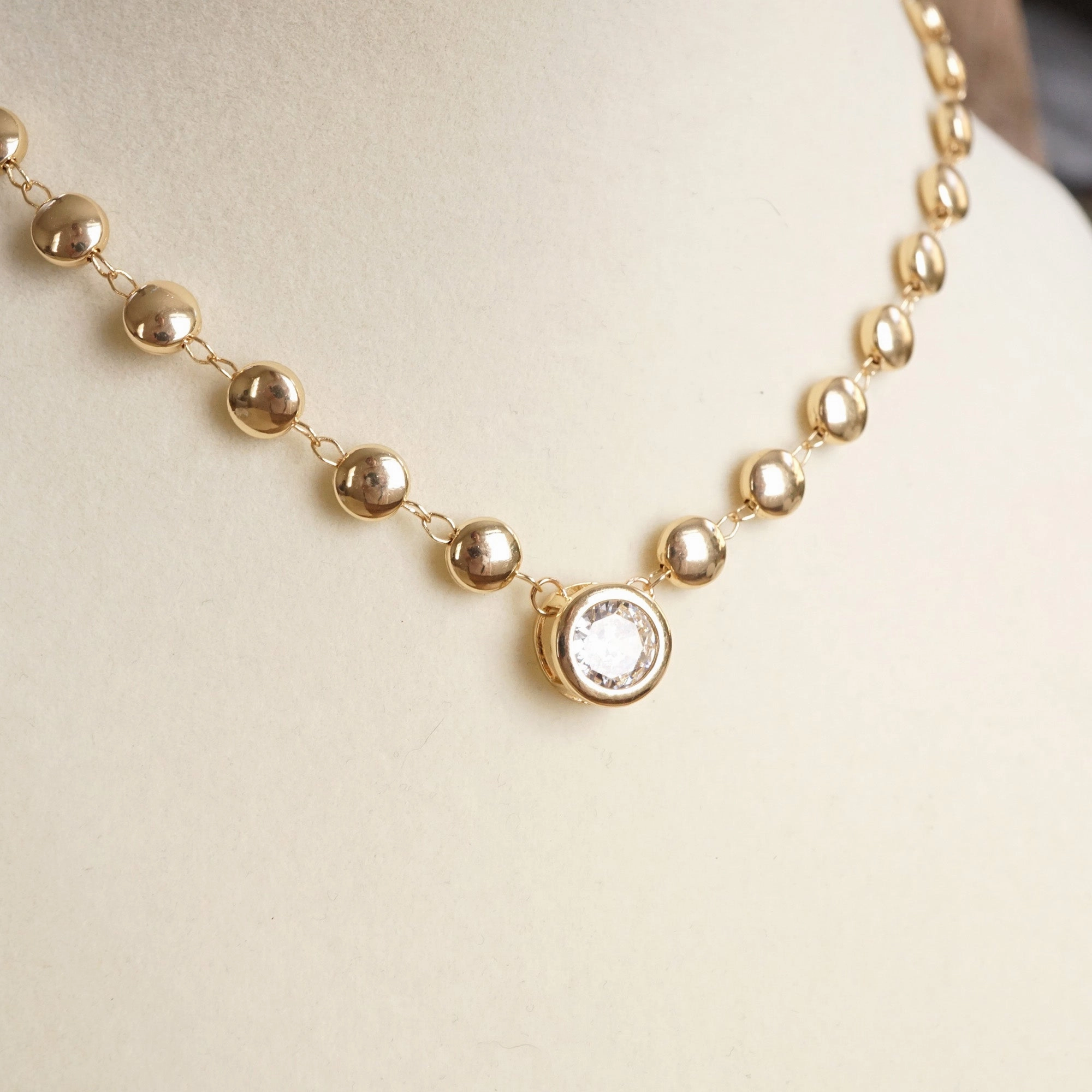 Glam Style Clear Crystal Bezel Pendant Dot Chain Neckline Necklace