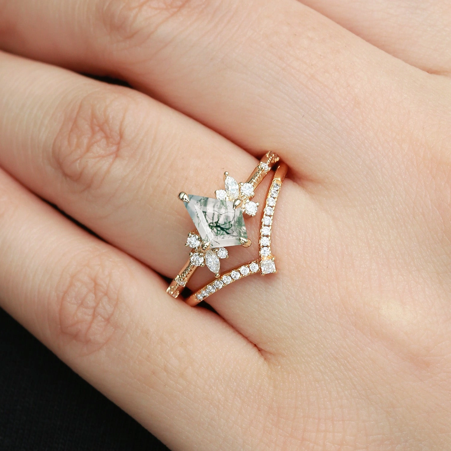 Luxury Finish Glistening Finish Kite Cut Unique Moss Agate & Moissanite Engagement Ring Set 2pcs