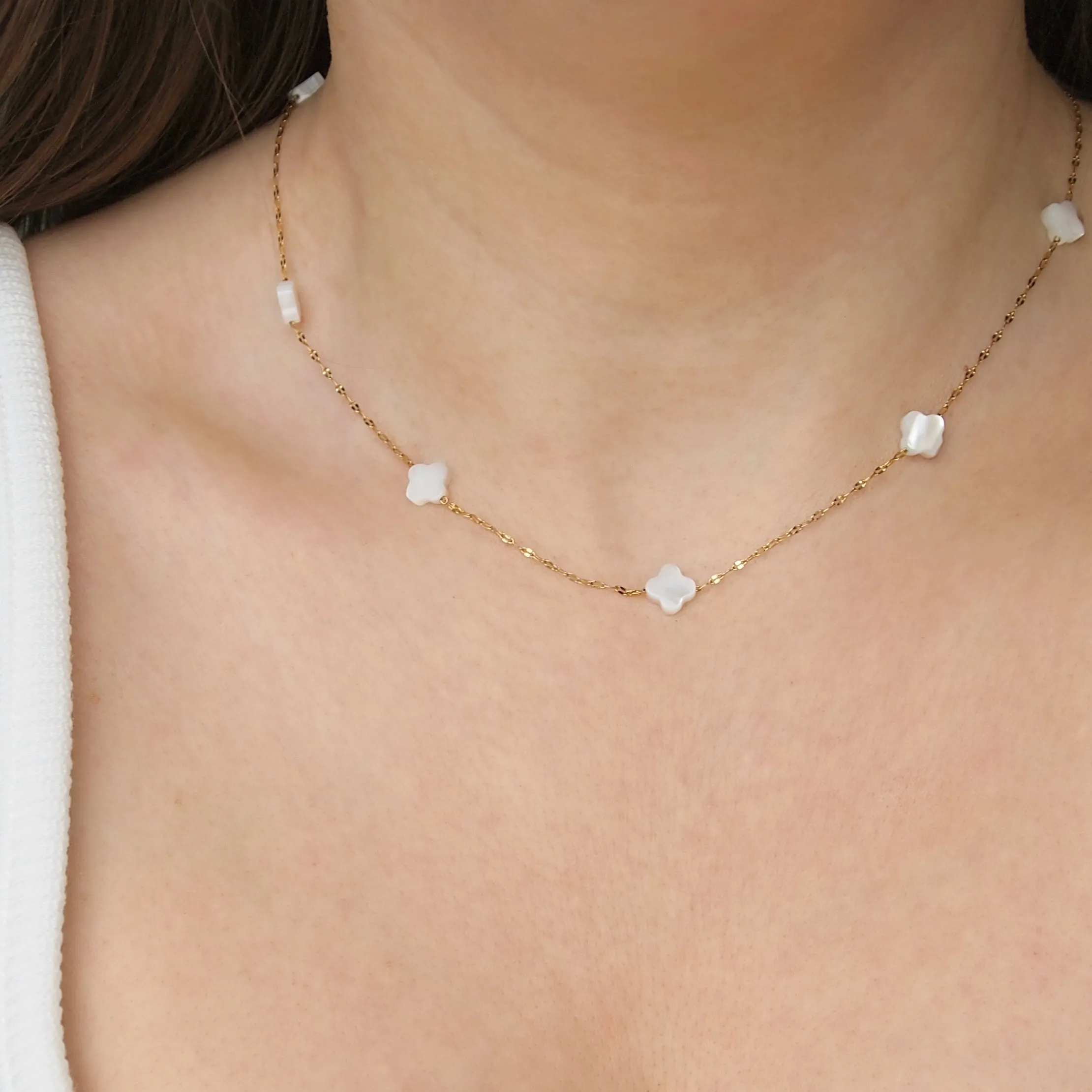 Dainty clover leaf  choker