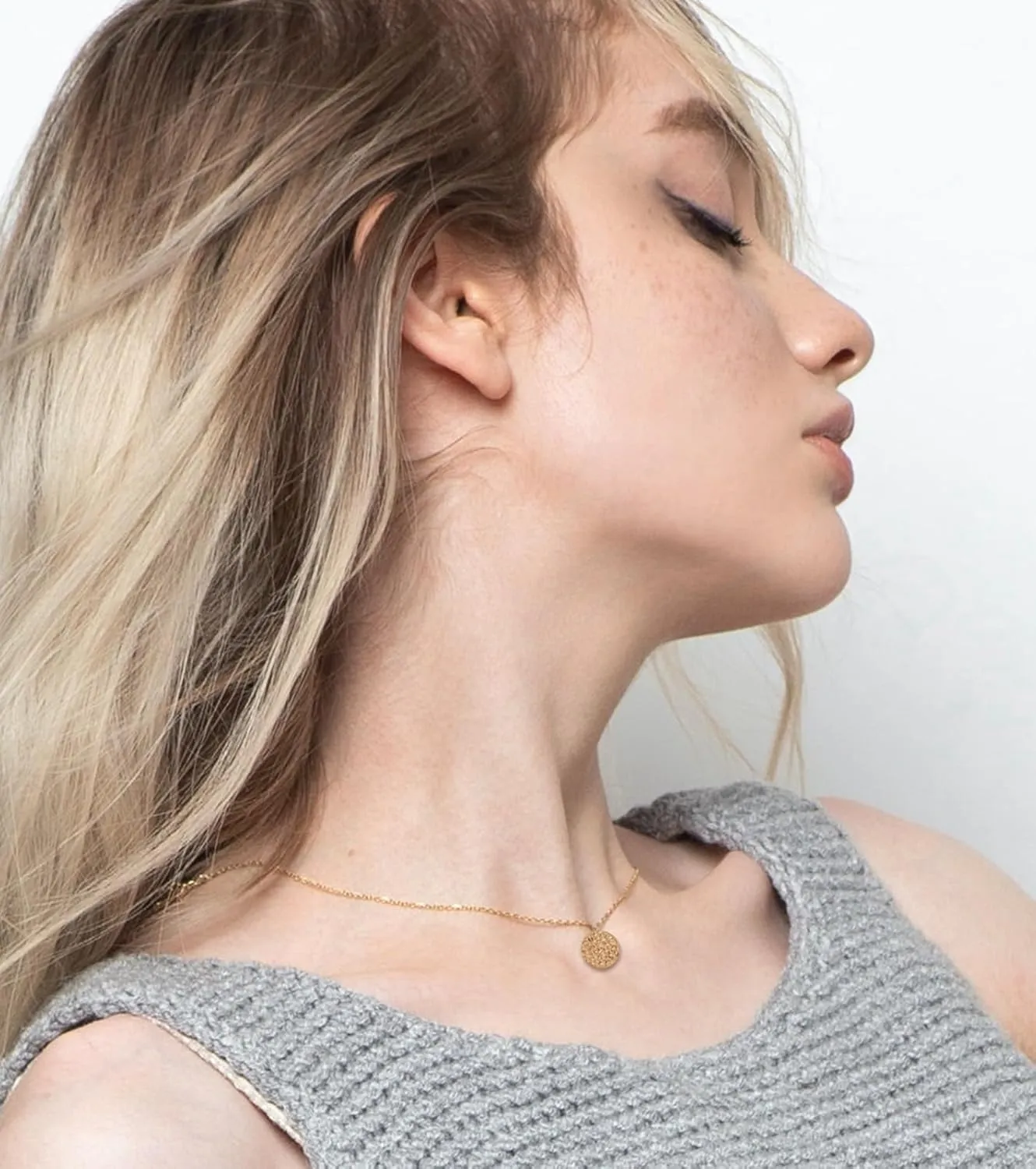 Dainty Gold Layered Initial Necklaces for Women, Adjustable Layering Choker Necklaces Set Multilayer Disc Pendant Paperlip Chain Necklaces Long Layered Necklace for Women