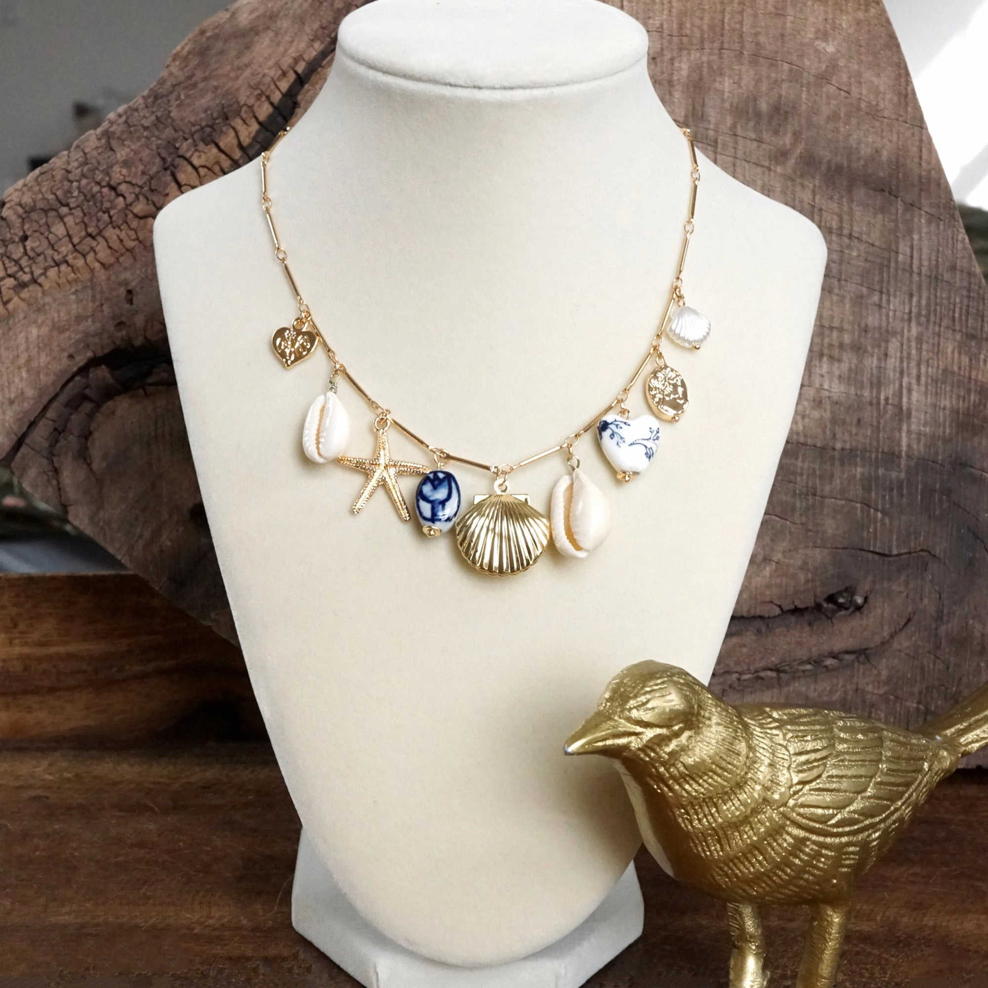 Vintage Vibe Timeless Detail Multi-Charm Chinoiserie & Shell Locket Necklace ?C Blue & Gold