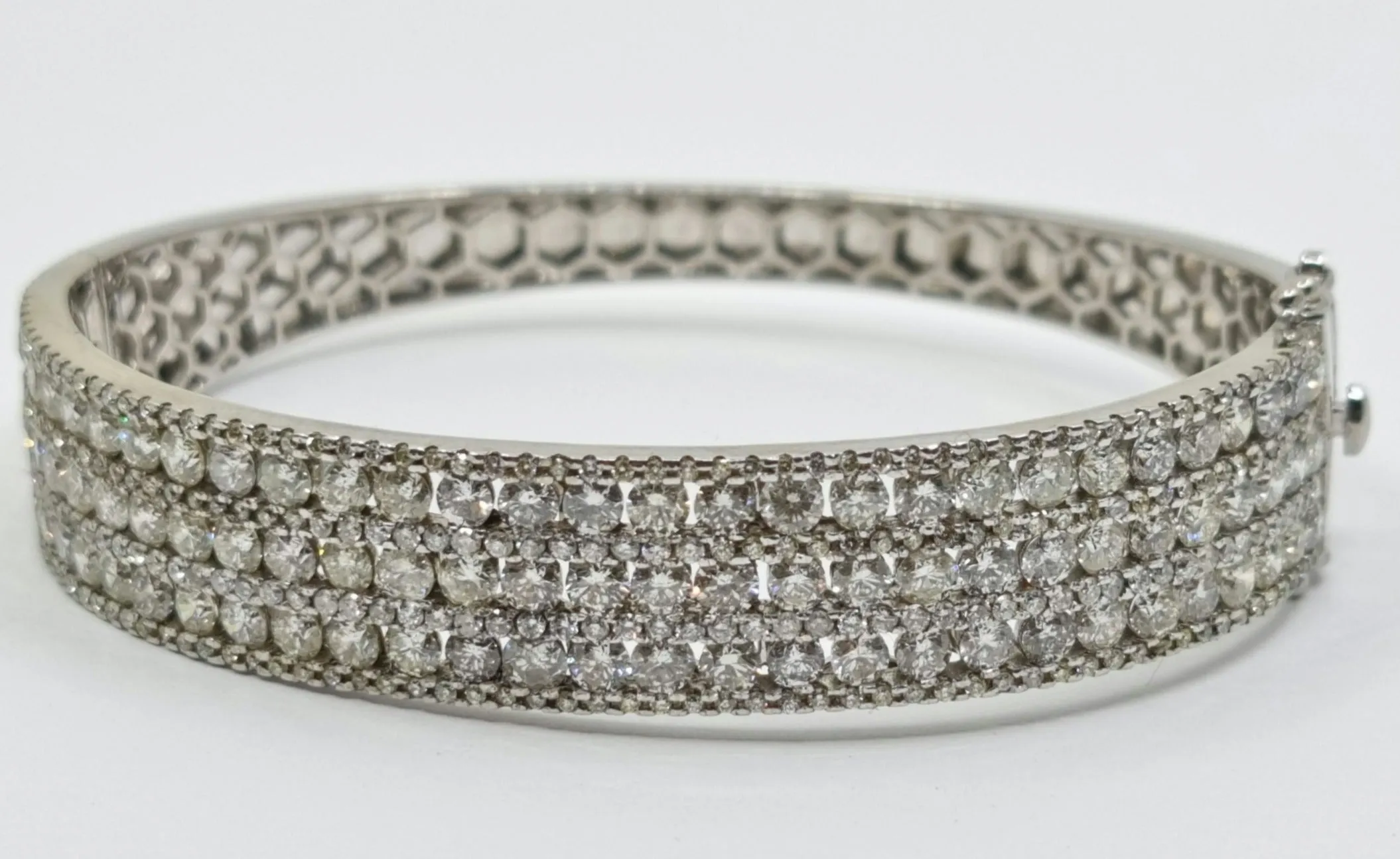 Diamond Bangle 10.00 ct tw - Ladies 14kt White Gold