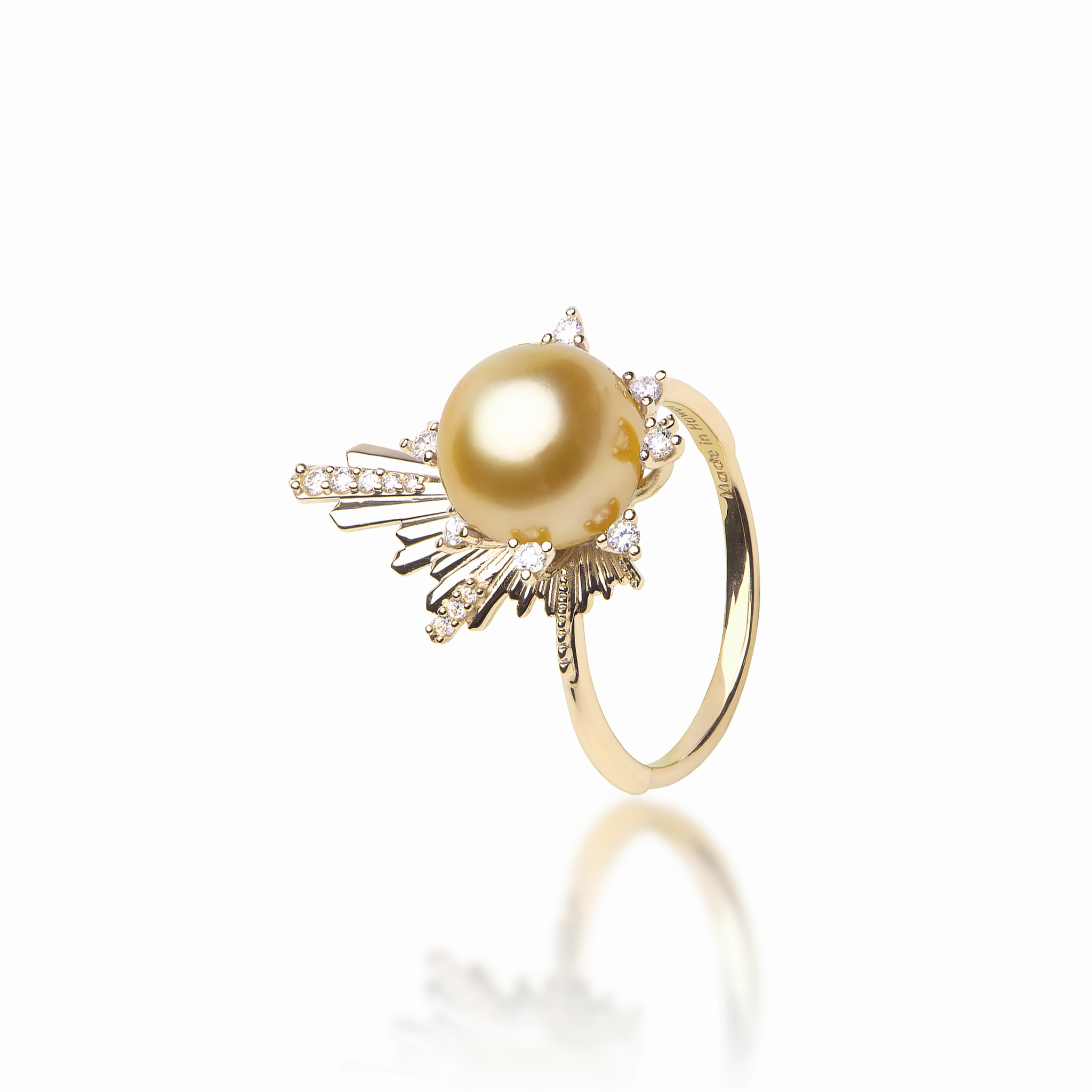 Daily Essentials Clean Detail E Ho???la South Sea Gold Pearl Ring in Gold with Diamonds - 21mm