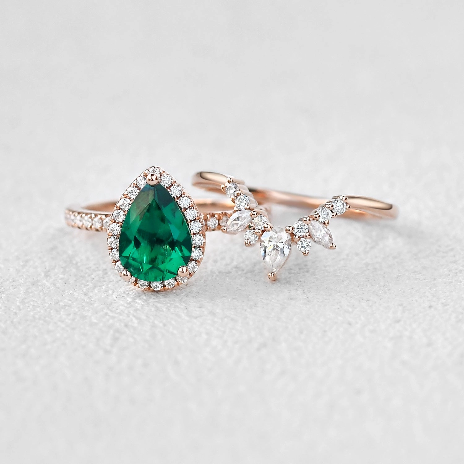 Fashion Layer Premium Craft 1.5ct Pear Shaped Emerald Cluster Halo Ring Set 2pcs