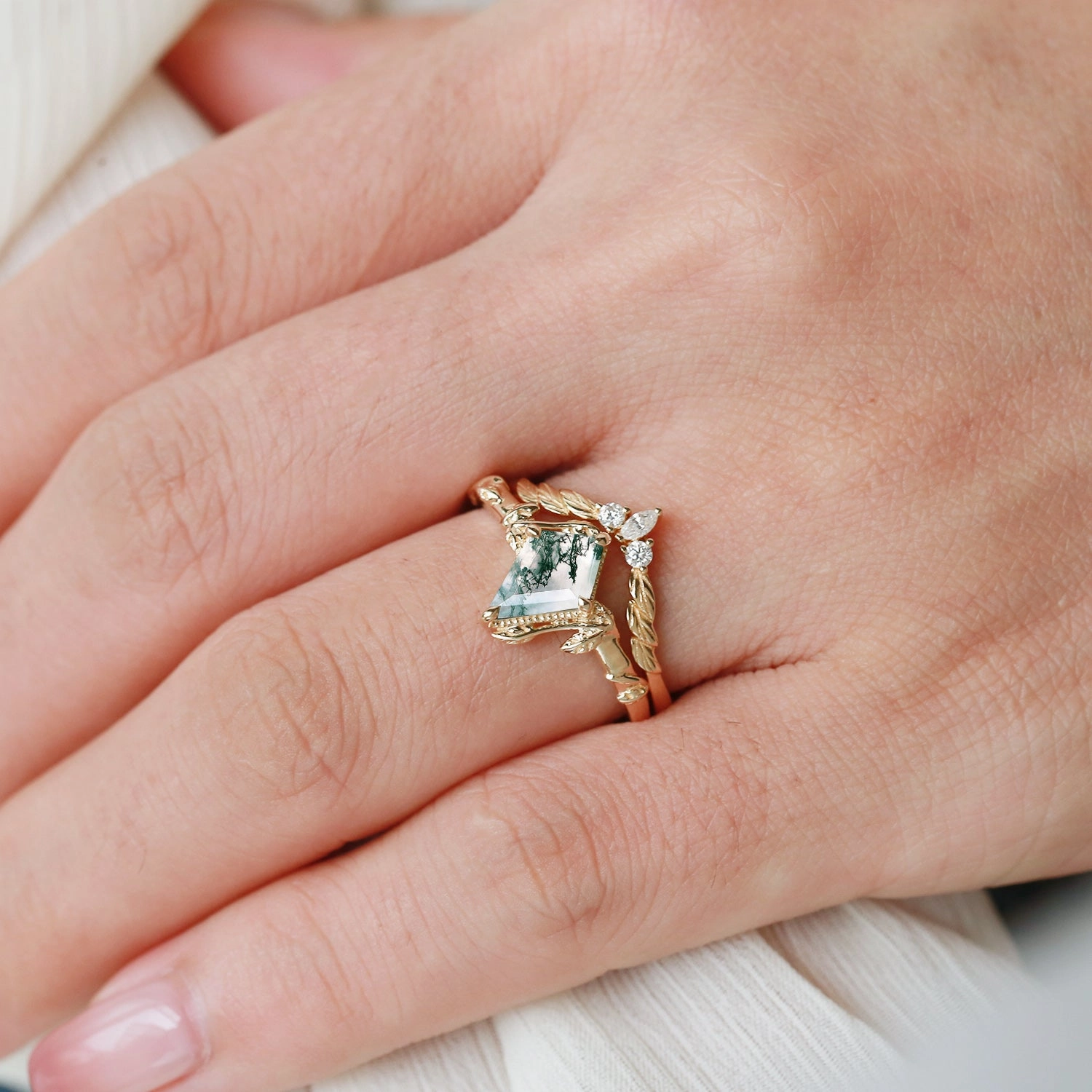 Lab Alexandrite Leafy Inspired Engagement Ring Sets 2pcs - Isla Luxury Ready