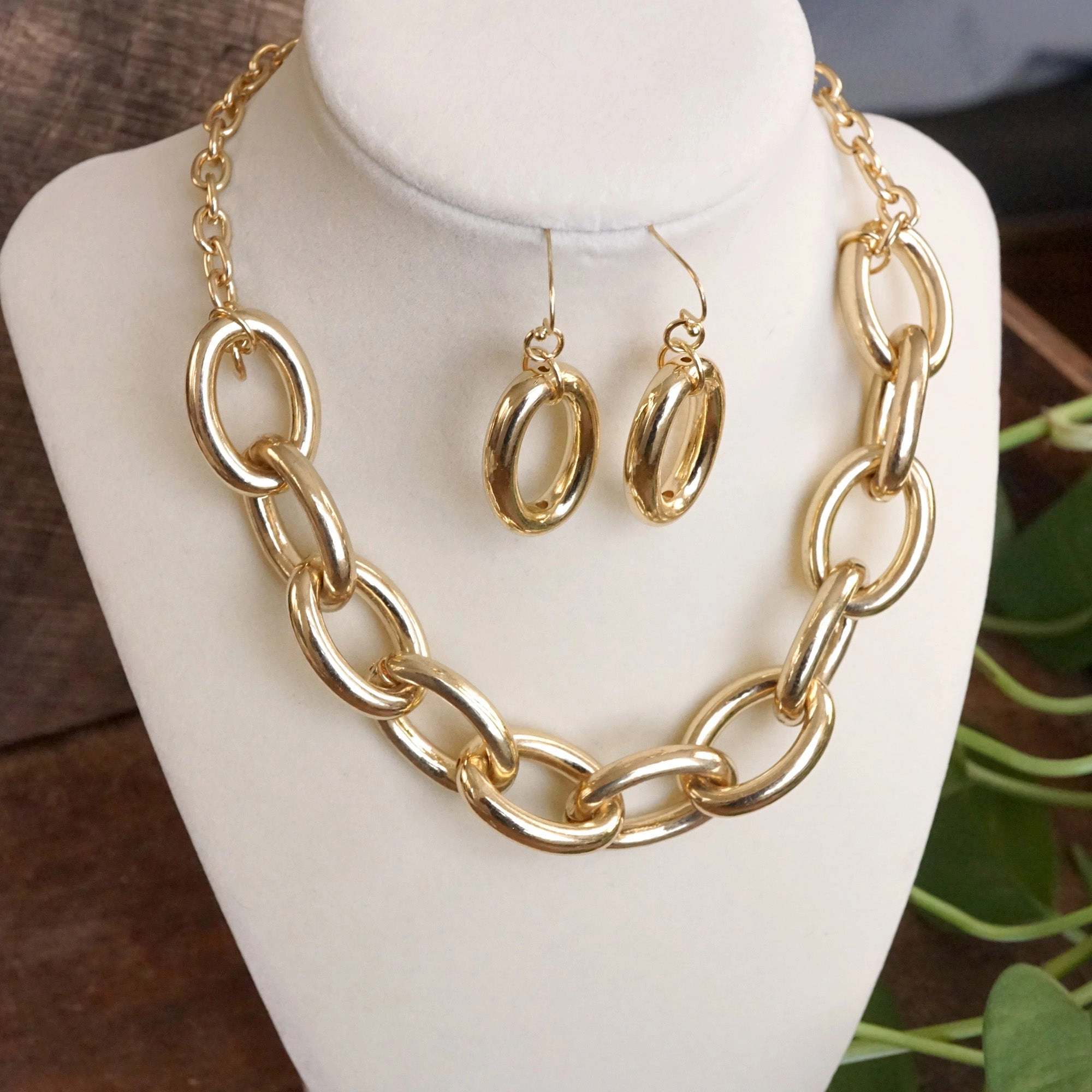 Chunky Chain Statement Necklace Set Gold Silver Tones Elegant Present For Tradition